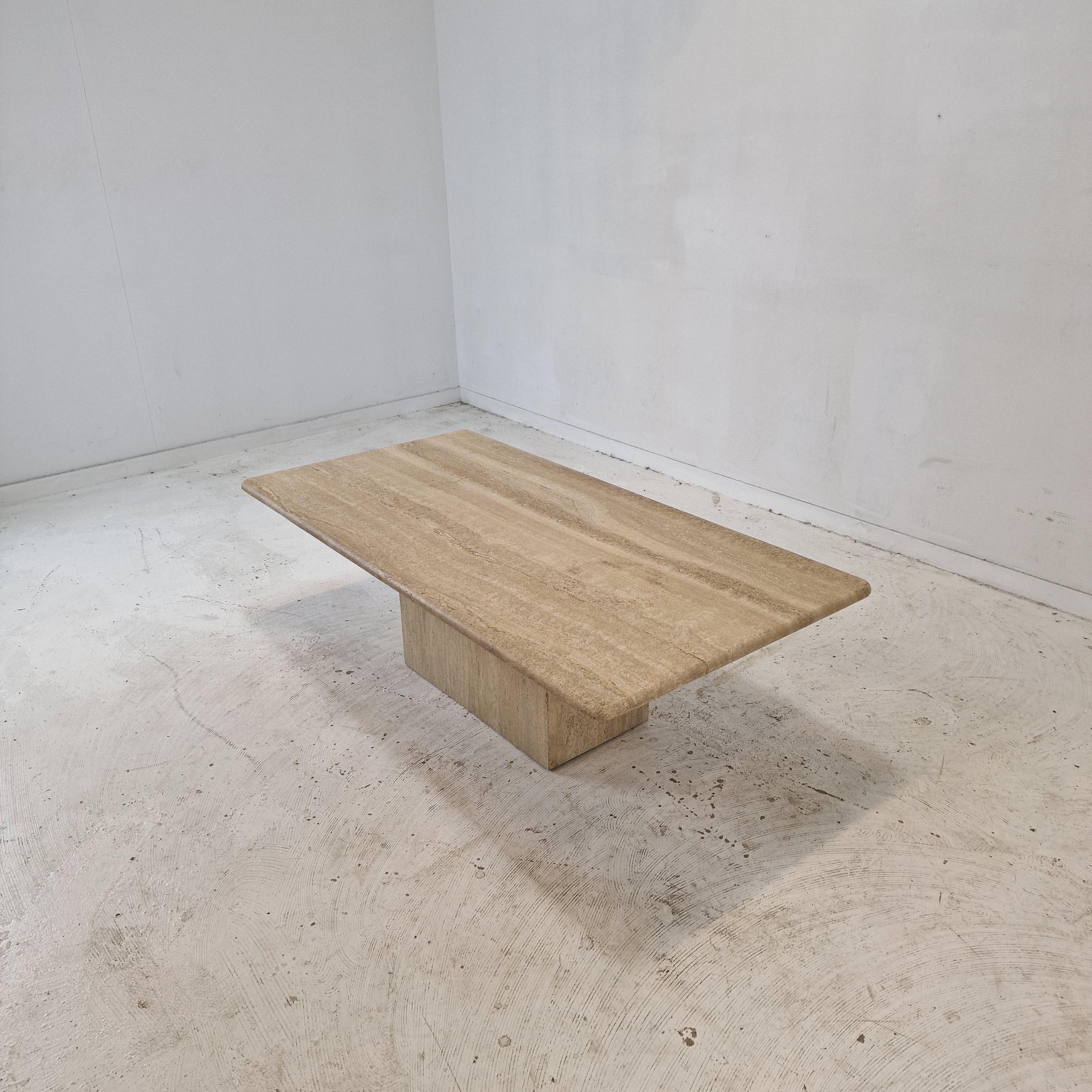 Italian Rectangle Coffee Table in Travertine, 1980s In Good Condition For Sale In Oud Beijerland, NL