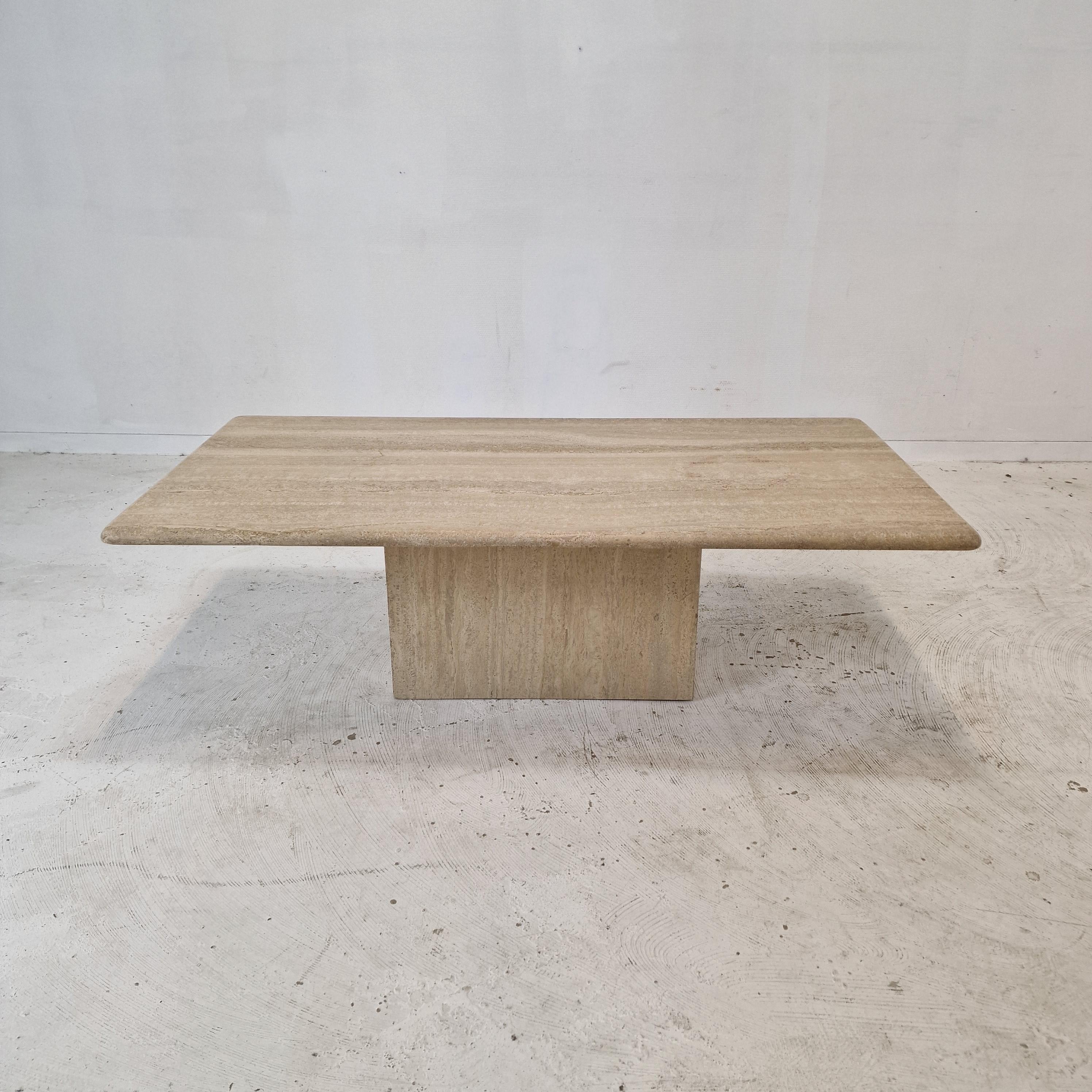 Italian Rectangle Coffee Table in Travertine, 1980s For Sale 1