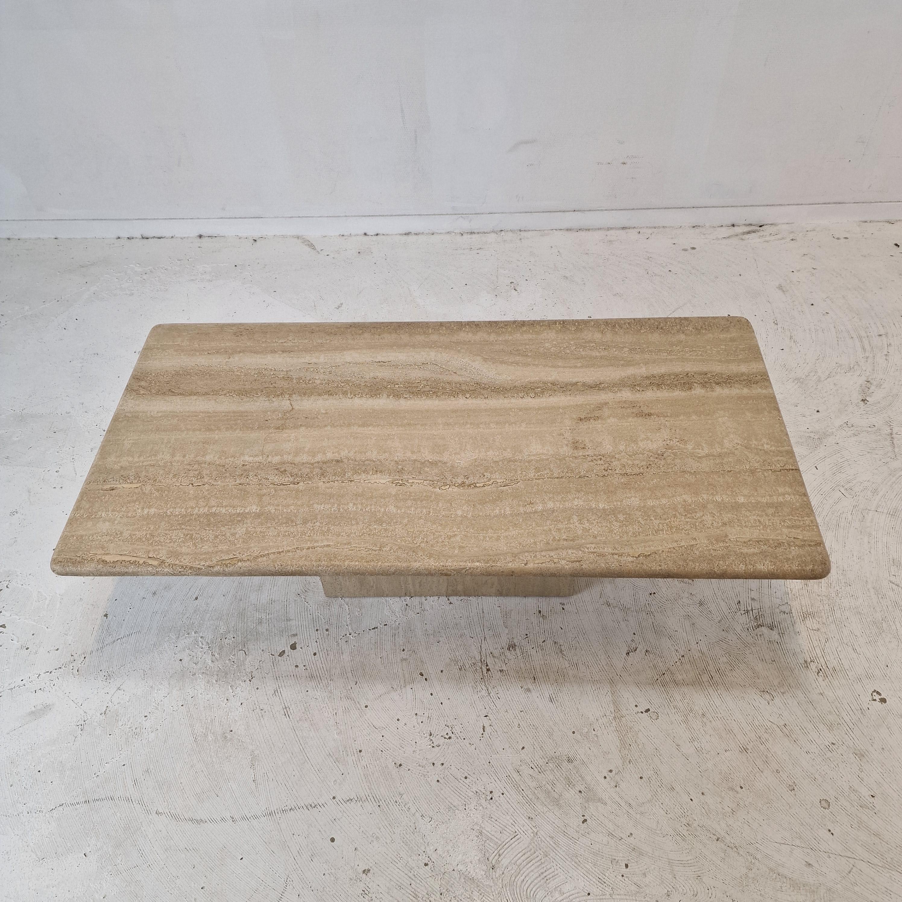Italian Rectangle Coffee Table in Travertine, 1980s For Sale 3