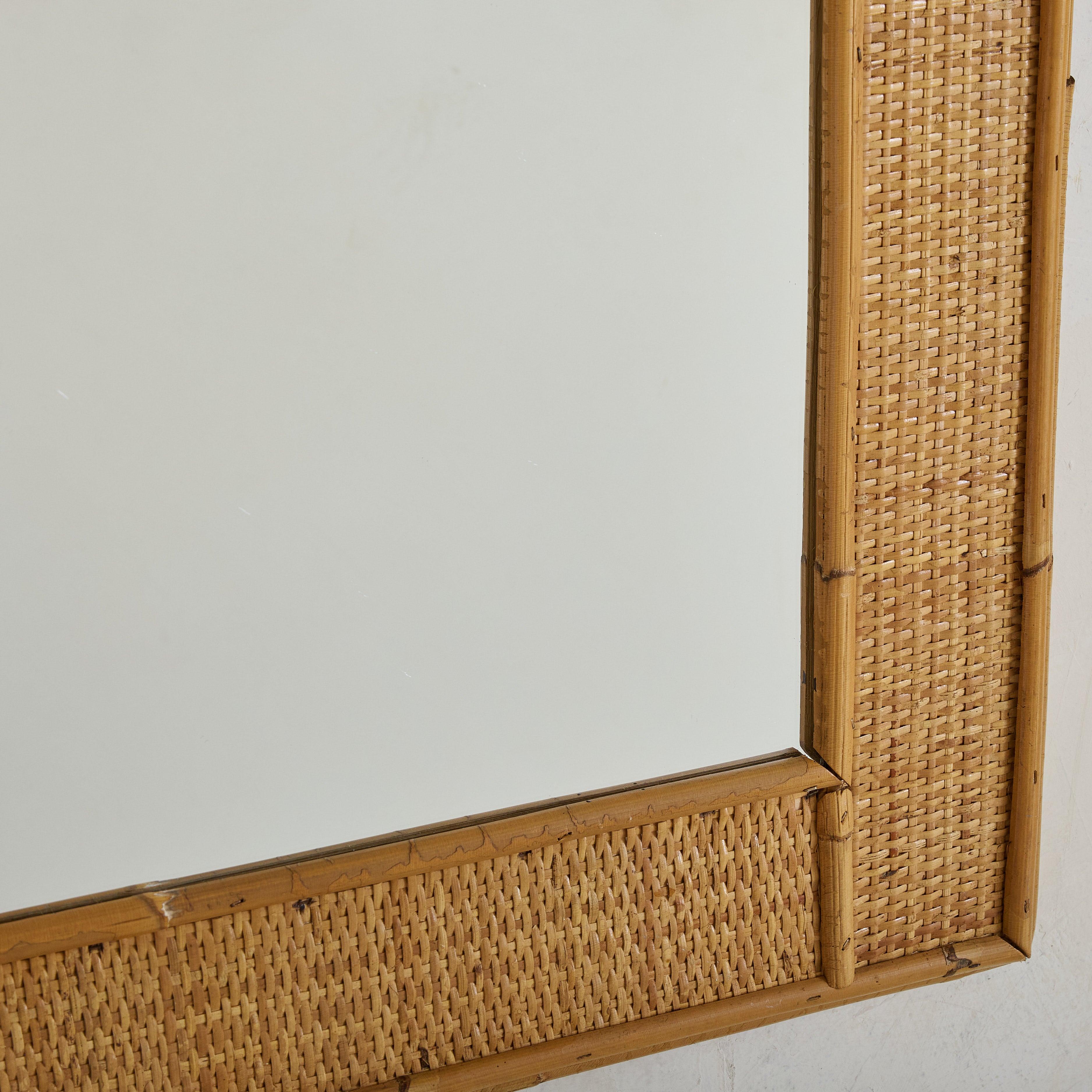 Espejo de pared italiano rectangular de bambú y ratán, años 60 en Bueno estado para la venta en Chicago, IL