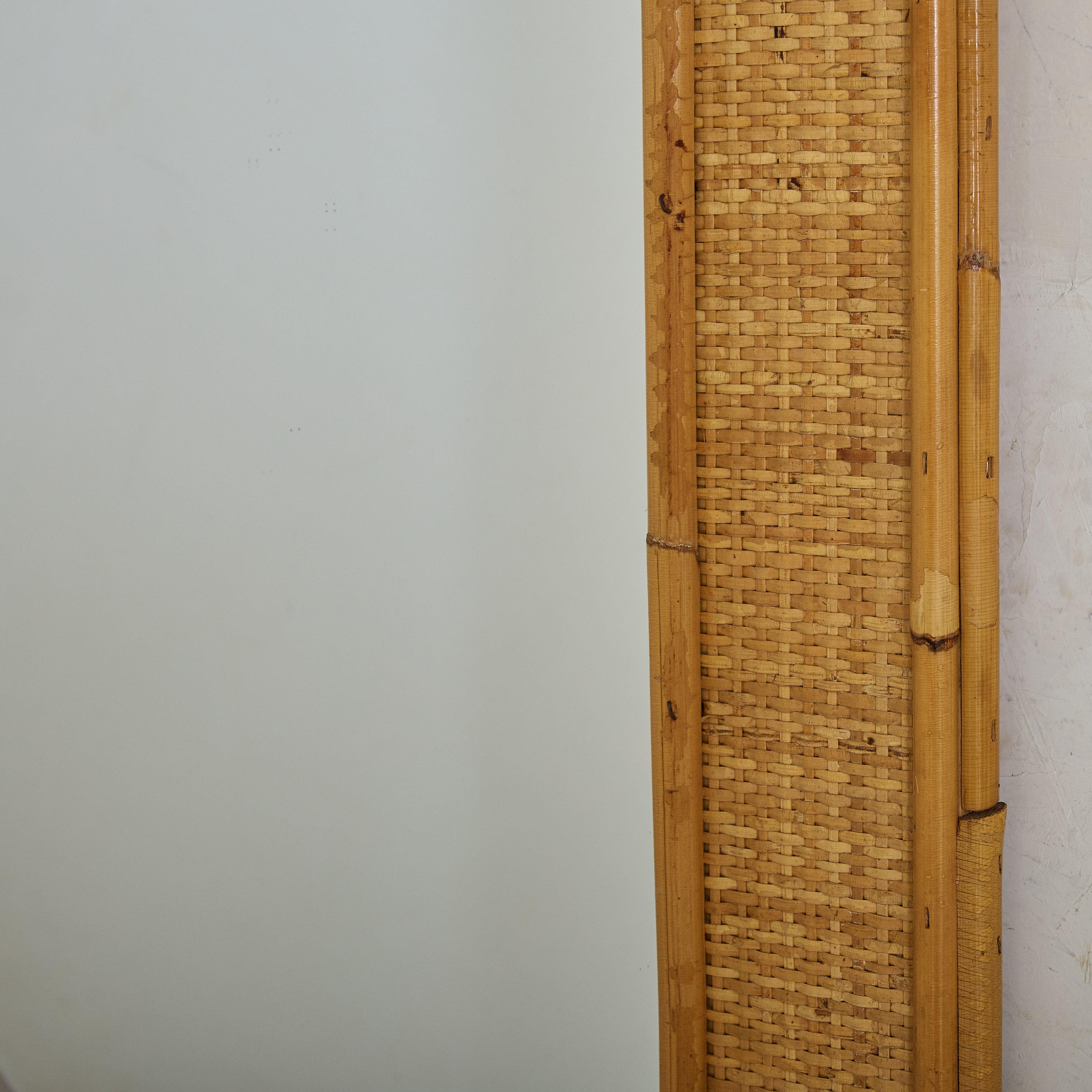 Espejo de pared italiano rectangular de bambú y ratán, años 60 Bambú en venta