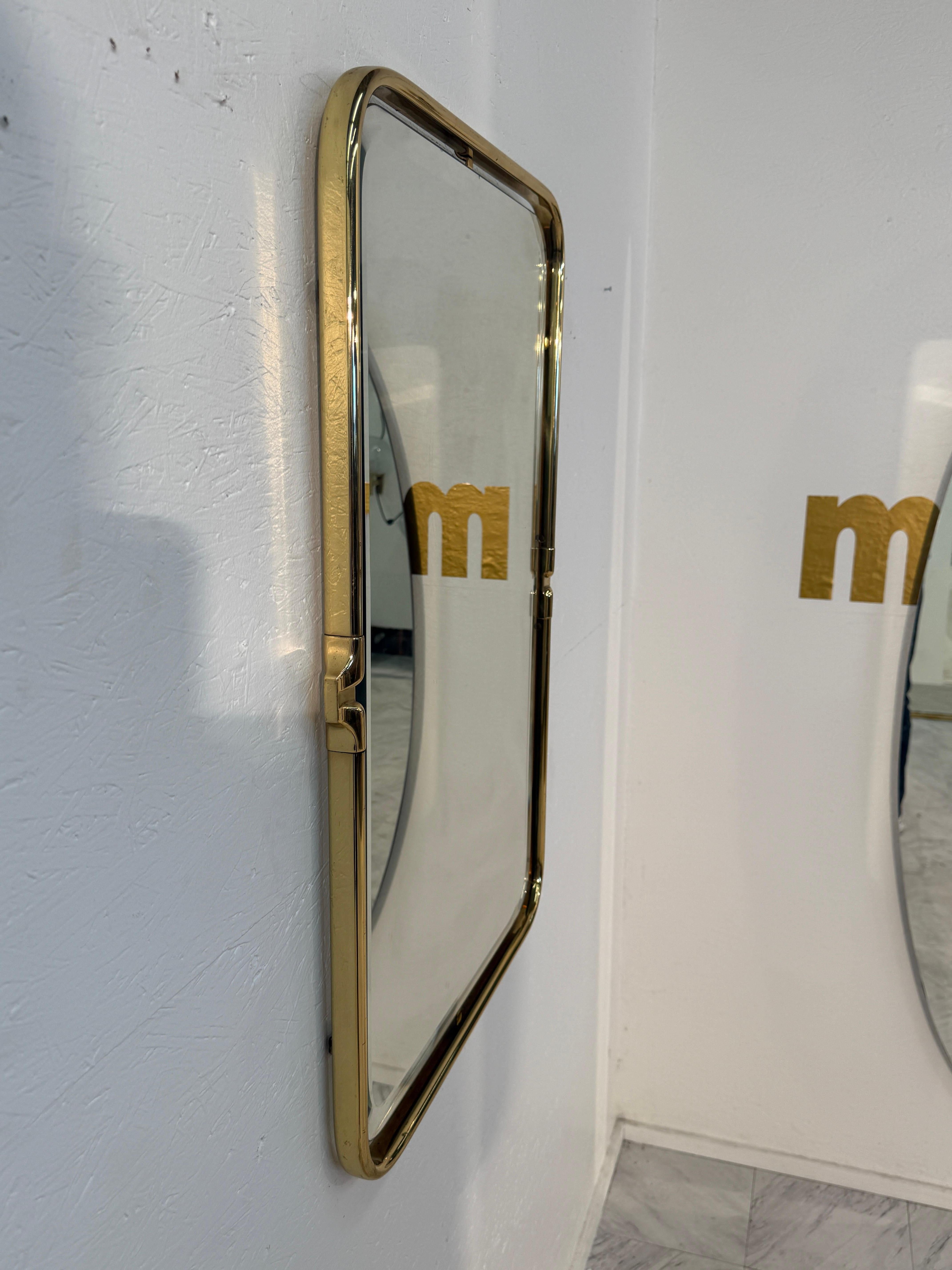 Italian Rectangular Brass Wall Mirror with Rounded Corners, 1970s In Good Condition For Sale In Los Angeles, CA