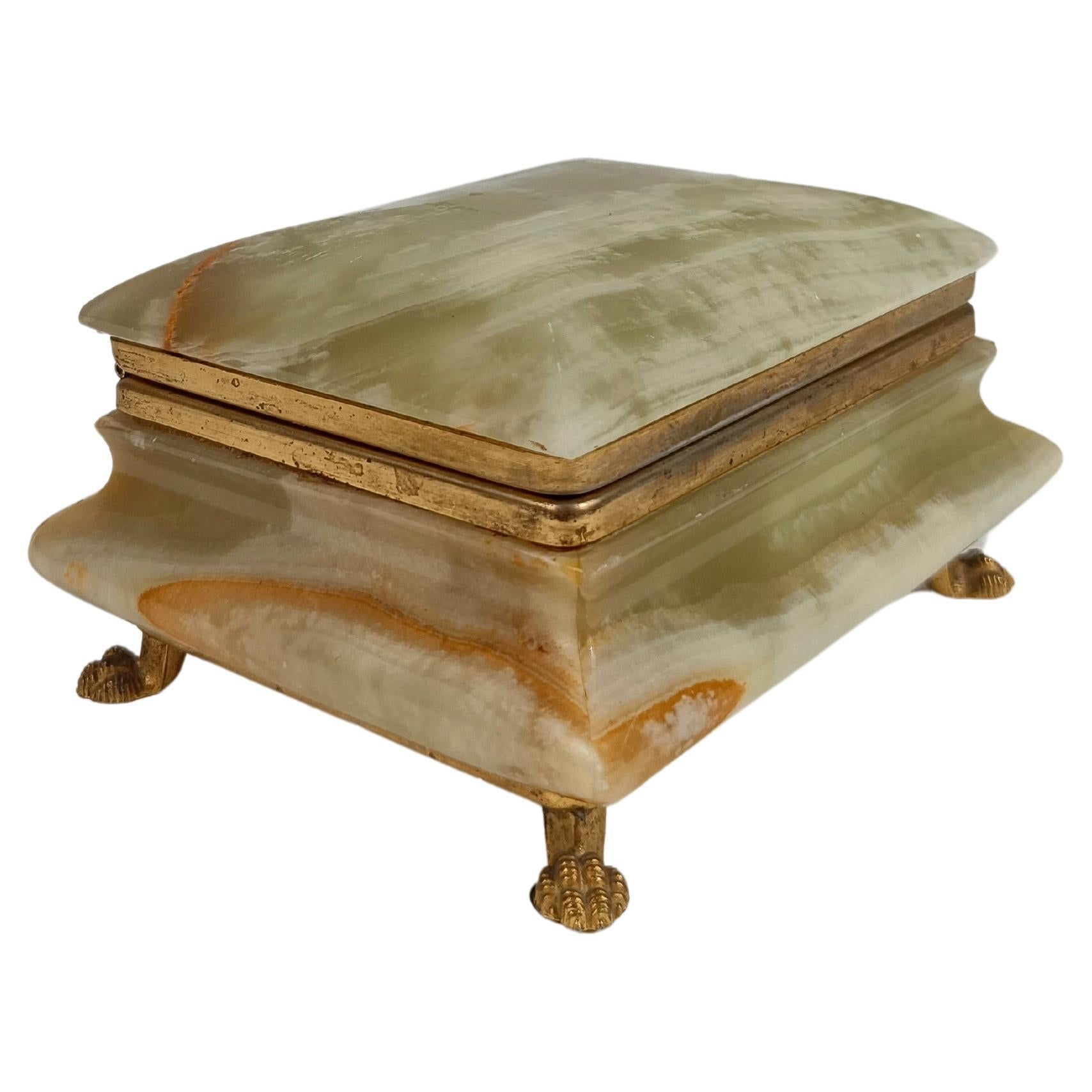 Caja rectangular italiana de mármol ónice verde con pies dorados, 50ss