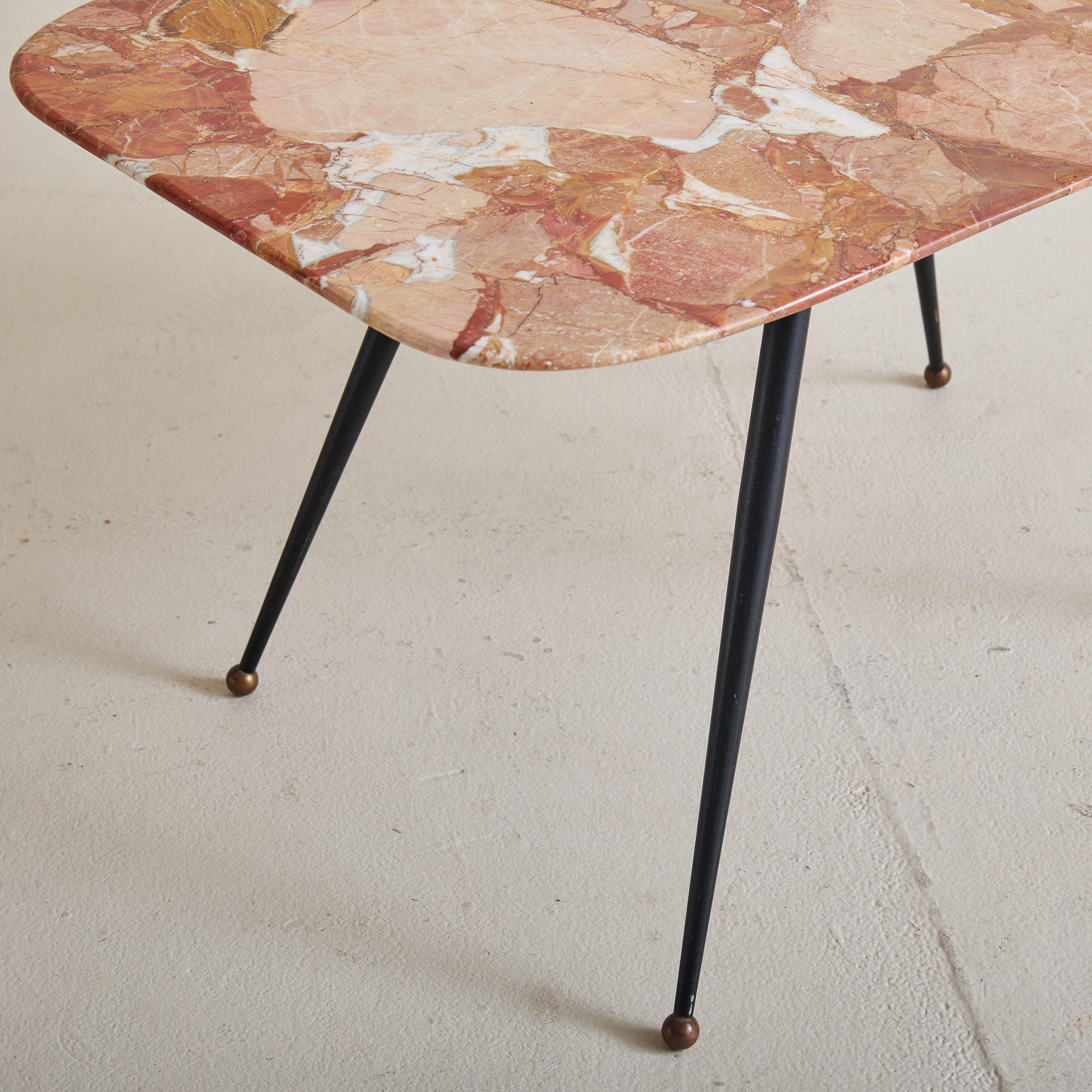 Milieu du XXe siècle Italian Rectangular Pink Marble Coffee Table, 1950s en vente