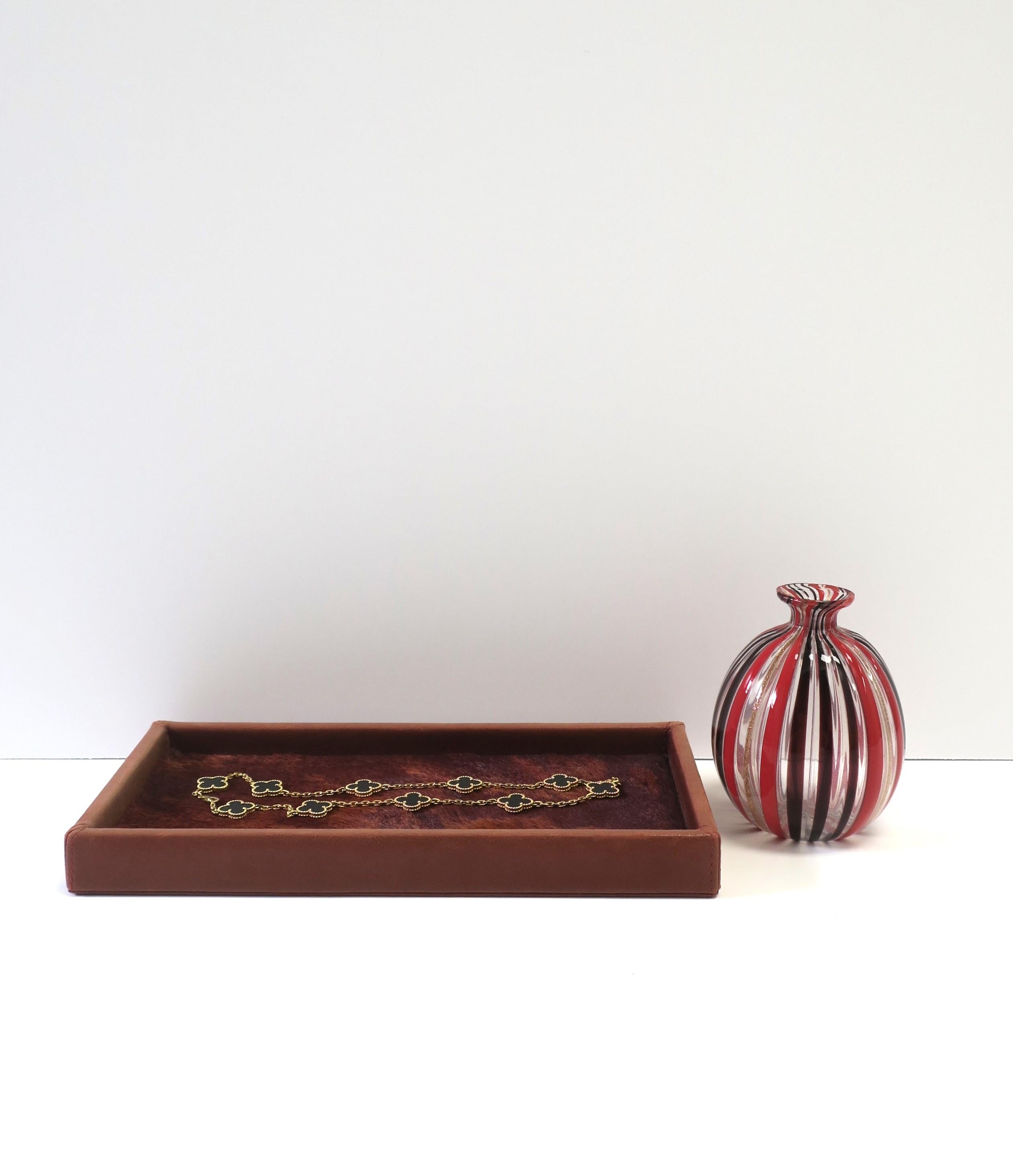 Italian Red and Brown Art Glass Vase, Small In Excellent Condition For Sale In New York, NY