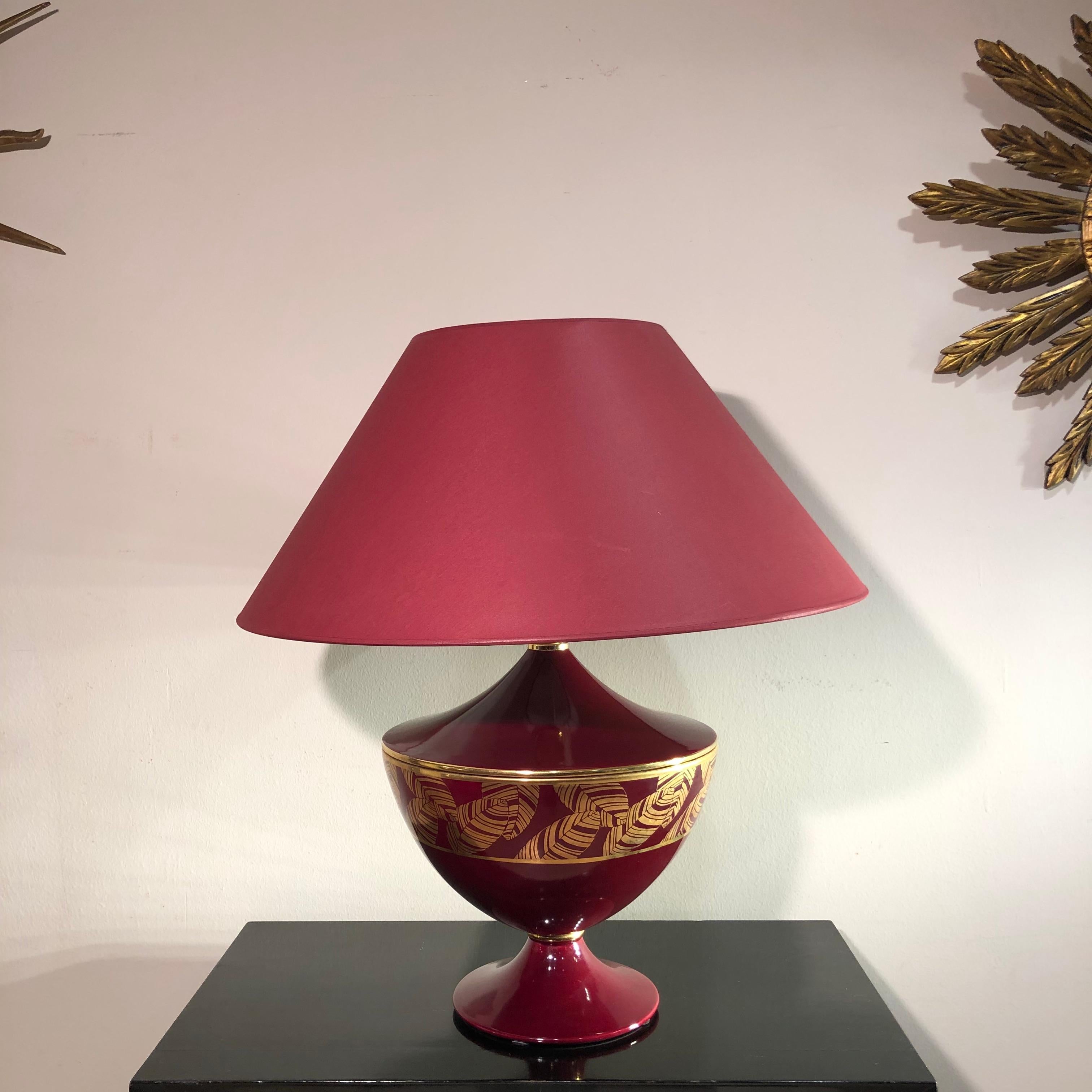Italian red and gold floral details ceramic table lamps, 1980s Bosa production

Two very scenic and big ceramic red and decorative floral motive gold details table lamps. Production Bosa, Italy, 1980s. 

Size: Height 70 cm, diameter 60 cm with