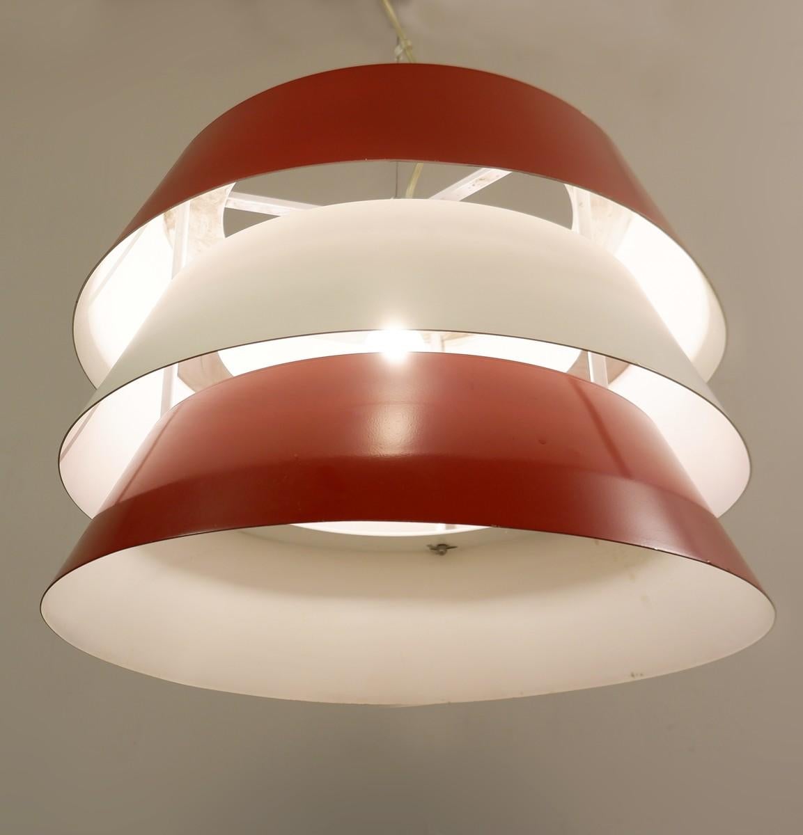 European Italian Red and White Metal Pendant Lamp, 1960s For Sale