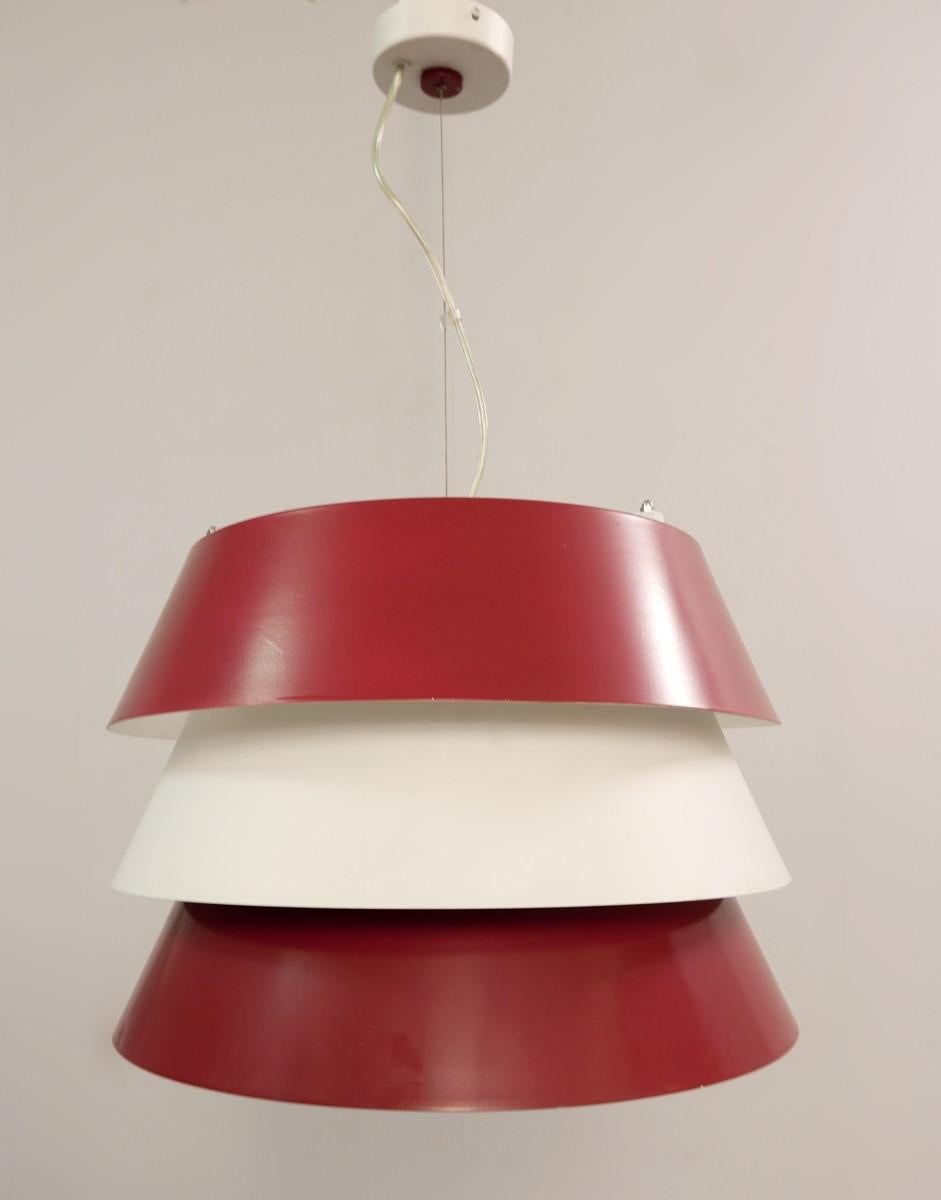 20ième siècle Lampe à suspension italienne en métal rouge et blanc, années 1960 en vente
