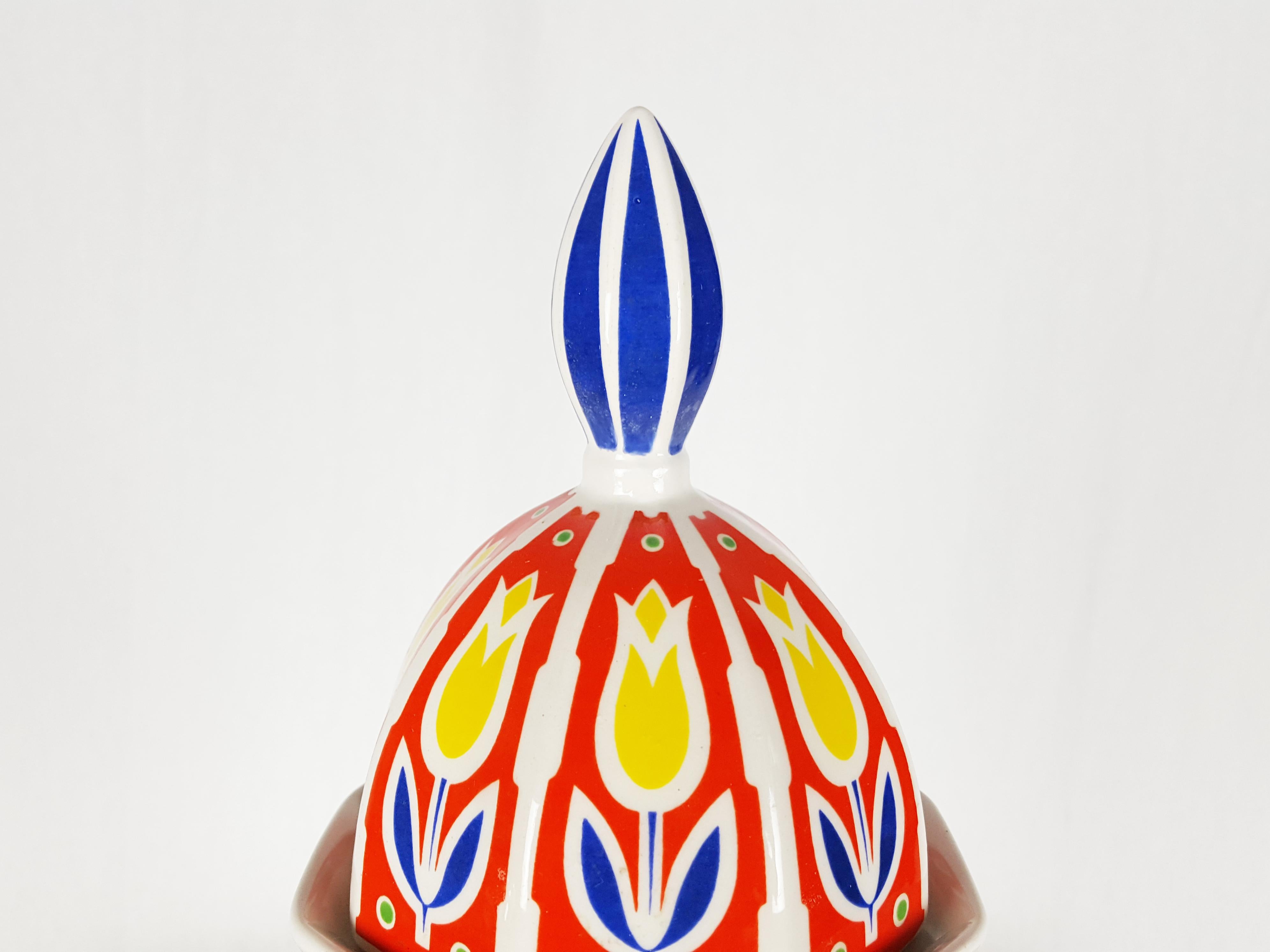 Italienische Urne aus roter, blauer, grüner, gelber Keramik aus den 1960er Jahren von Sicas Sesto Fiorentino mit geometrischem und Blumendekor. Sehr guter Zustand: teilweise restauriert. Eine sehr kleine Delle am Rand der Vase, wie auf dem letzten