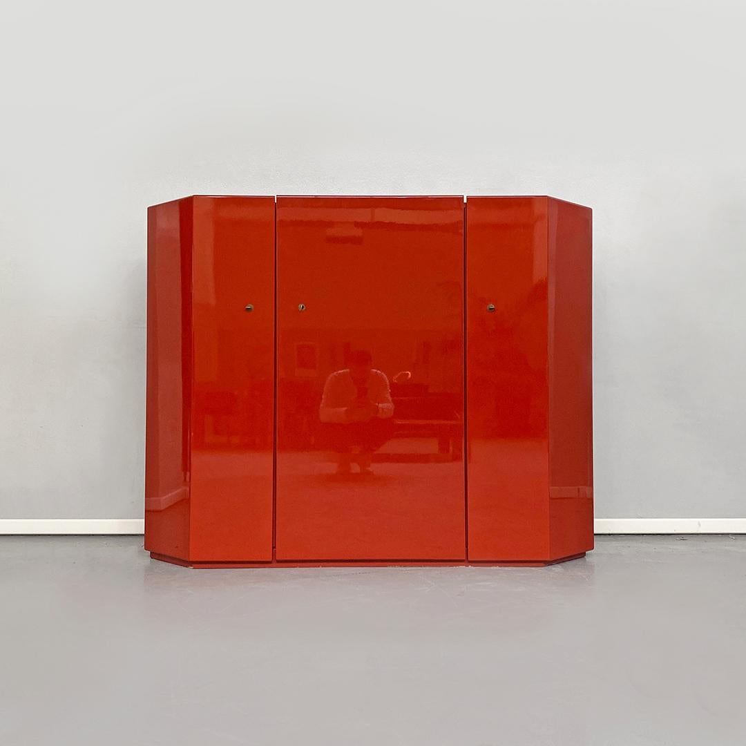 Italian red cabinet mod. Bramante by Kazuhide Takahama for Gavina, 1975.
Italian red cabinet mod. Bramante, with brick red lacquered wooden structure with trapezoidal base, with three doors and shelves inside the three very spacious compartments.