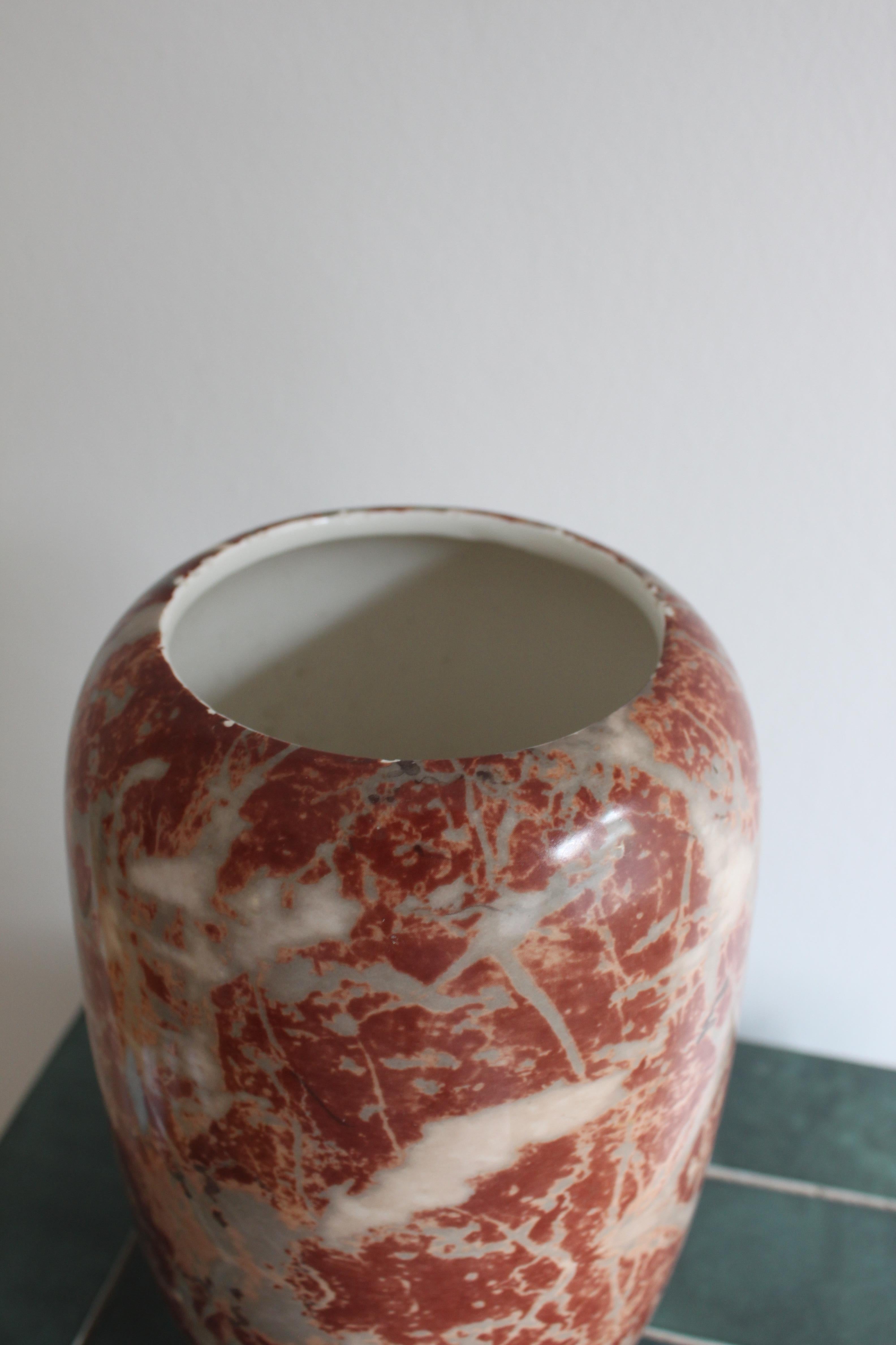 Fatto a mano Vaso italiano in ceramica rossa con decorazioni in marmo CARRARESI V.I.I. CALENZANO FIRENZ in vendita