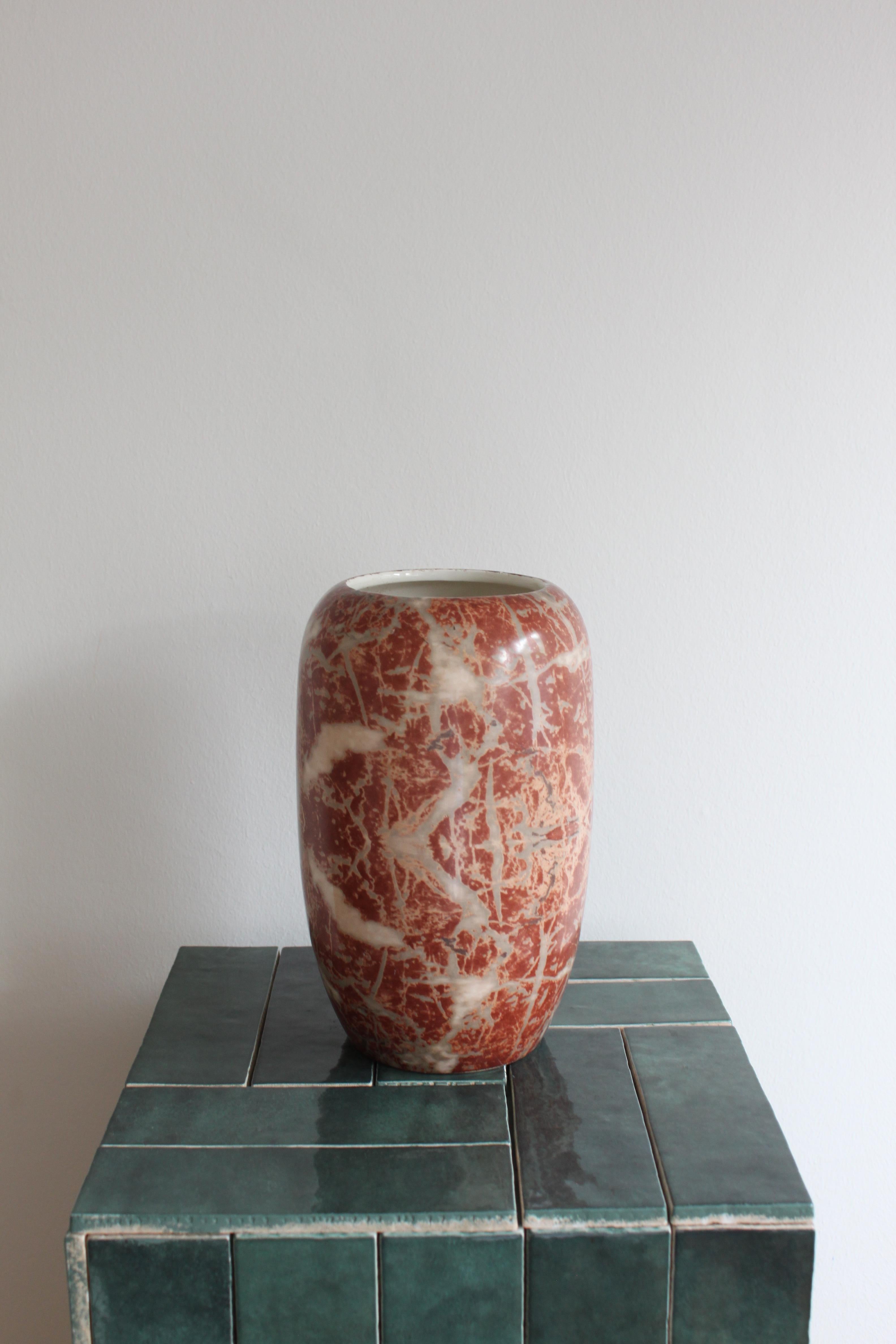 XX secolo Vaso italiano in ceramica rossa con decorazioni in marmo CARRARESI V.I.I. CALENZANO FIRENZ in vendita
