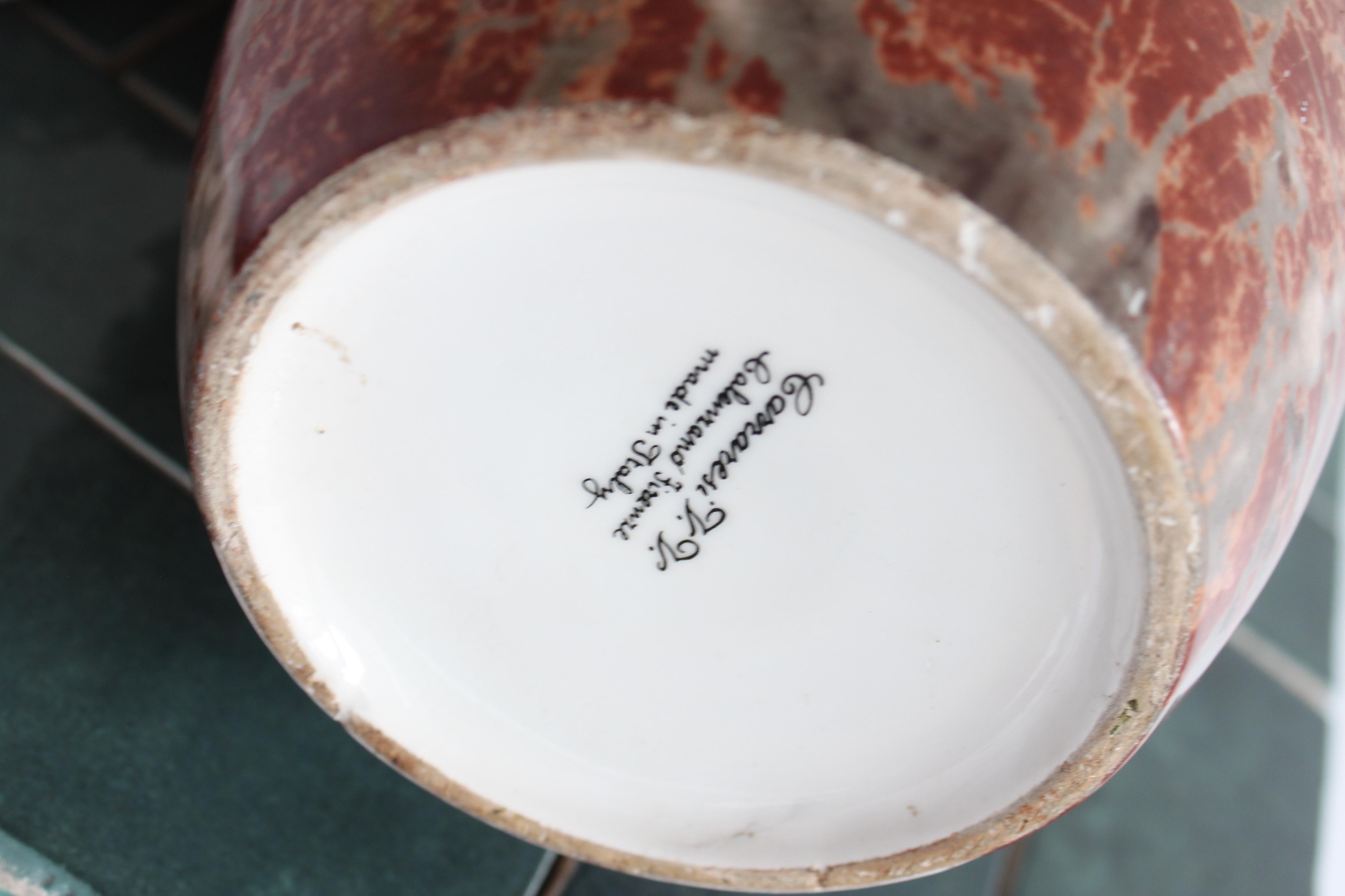 Vaso italiano in ceramica rossa con decorazioni in marmo CARRARESI V.I.I. CALENZANO FIRENZ in vendita 1