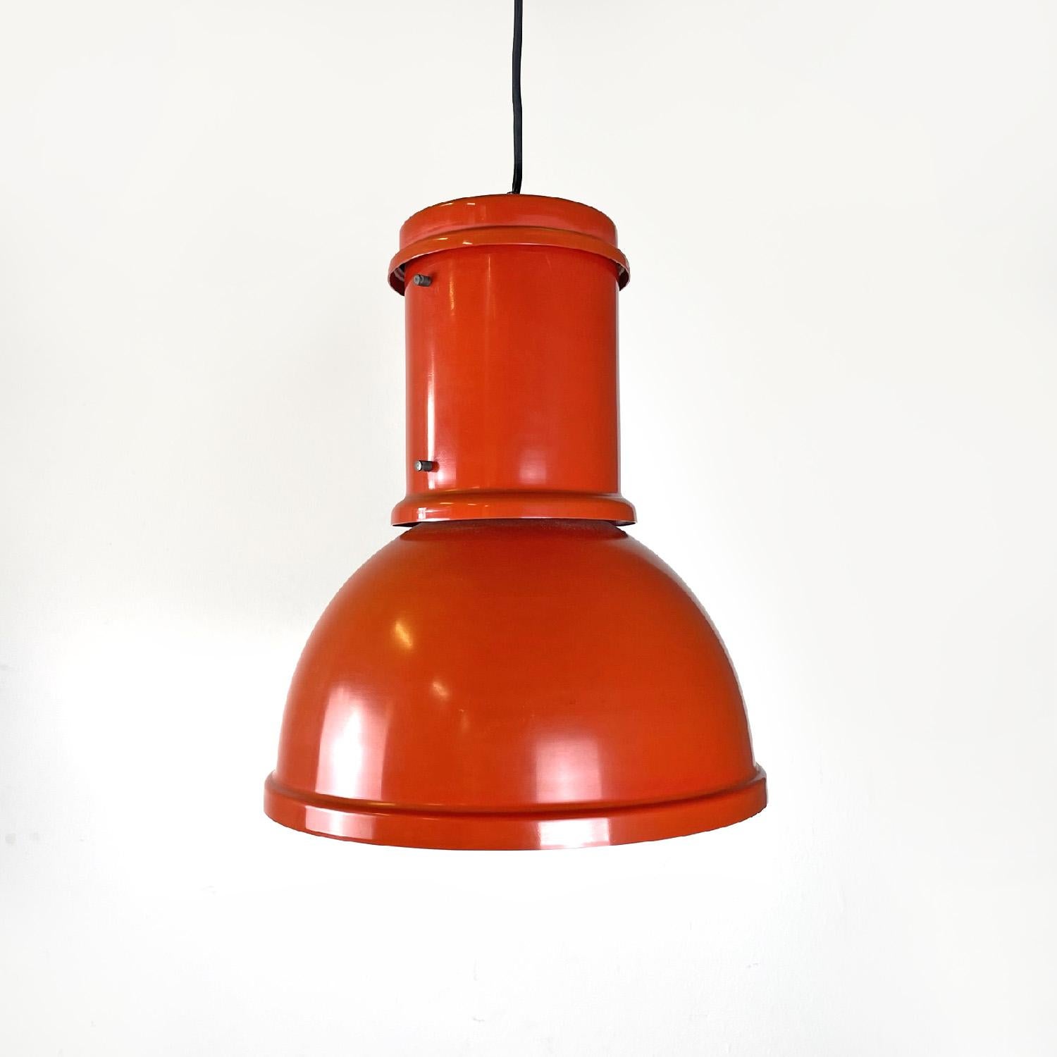 Italian red chandelier Lampara by Roberto Menghi for Fontana Arte, 1960s
Chandelier mod. Lampara with round base in orange-red lacquered aluminum. It has a dome-shaped lampshade lacquered white internally, in the upper part there is a cylindrical