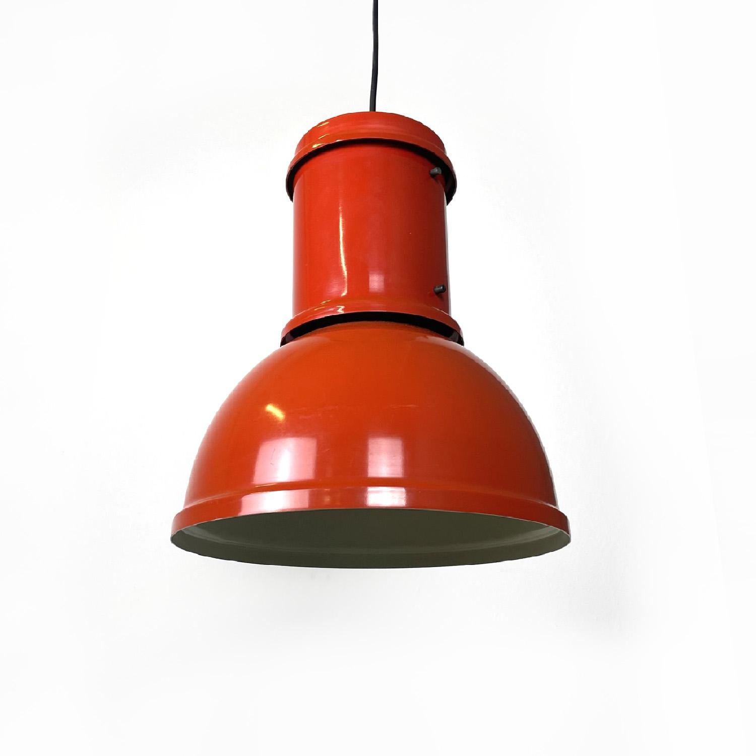 Italian red chandelier Lampara by Roberto Menghi for Fontana Arte, 1960s
Chandelier mod. Lampara with round base in orange-red lacquered aluminum. It has a dome-shaped lampshade lacquered white internally, in the upper part there is a cylindrical