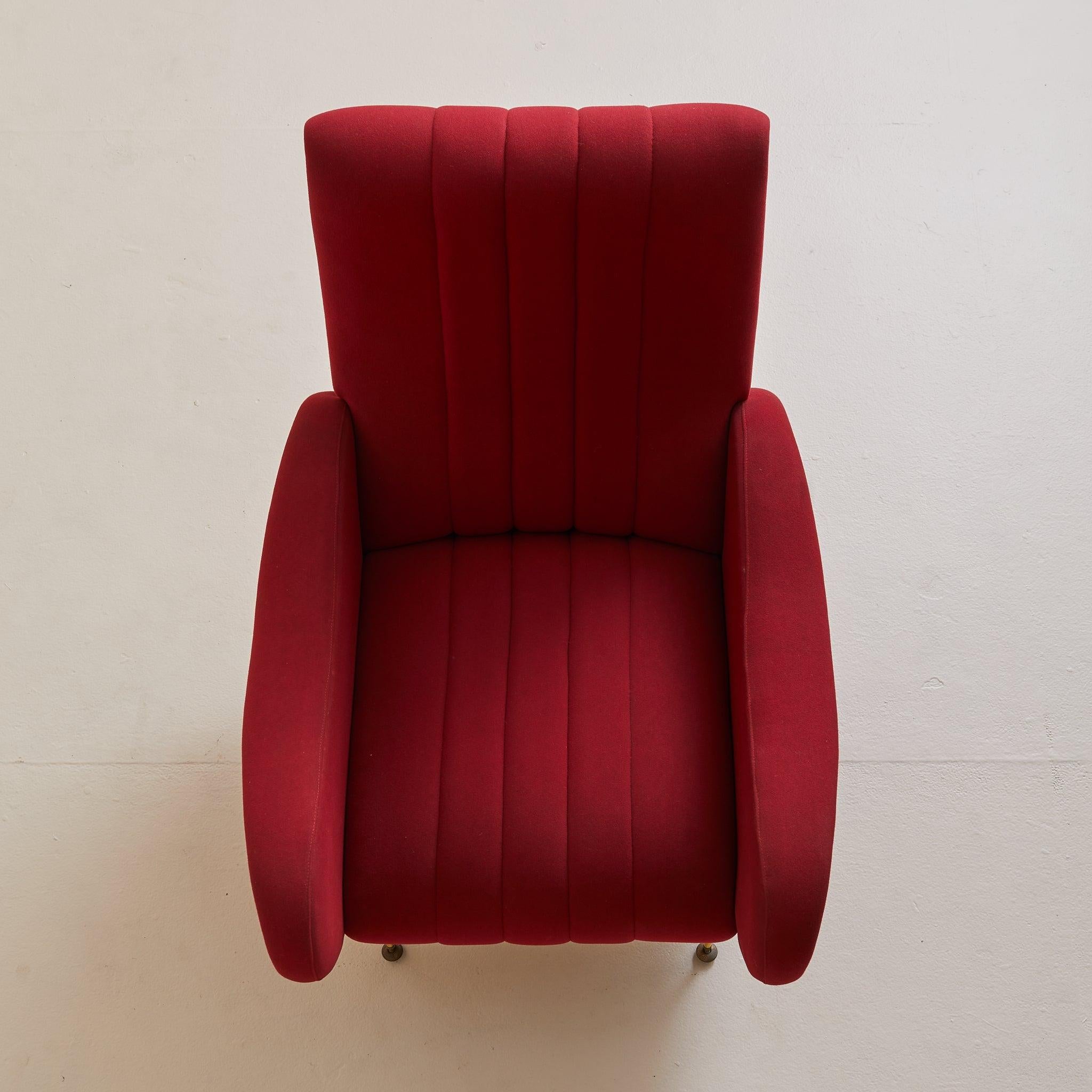 Milieu du XXe siècle Italian Red Channeled Armchair with Brass Legs, 1950s - 4 Available en vente
