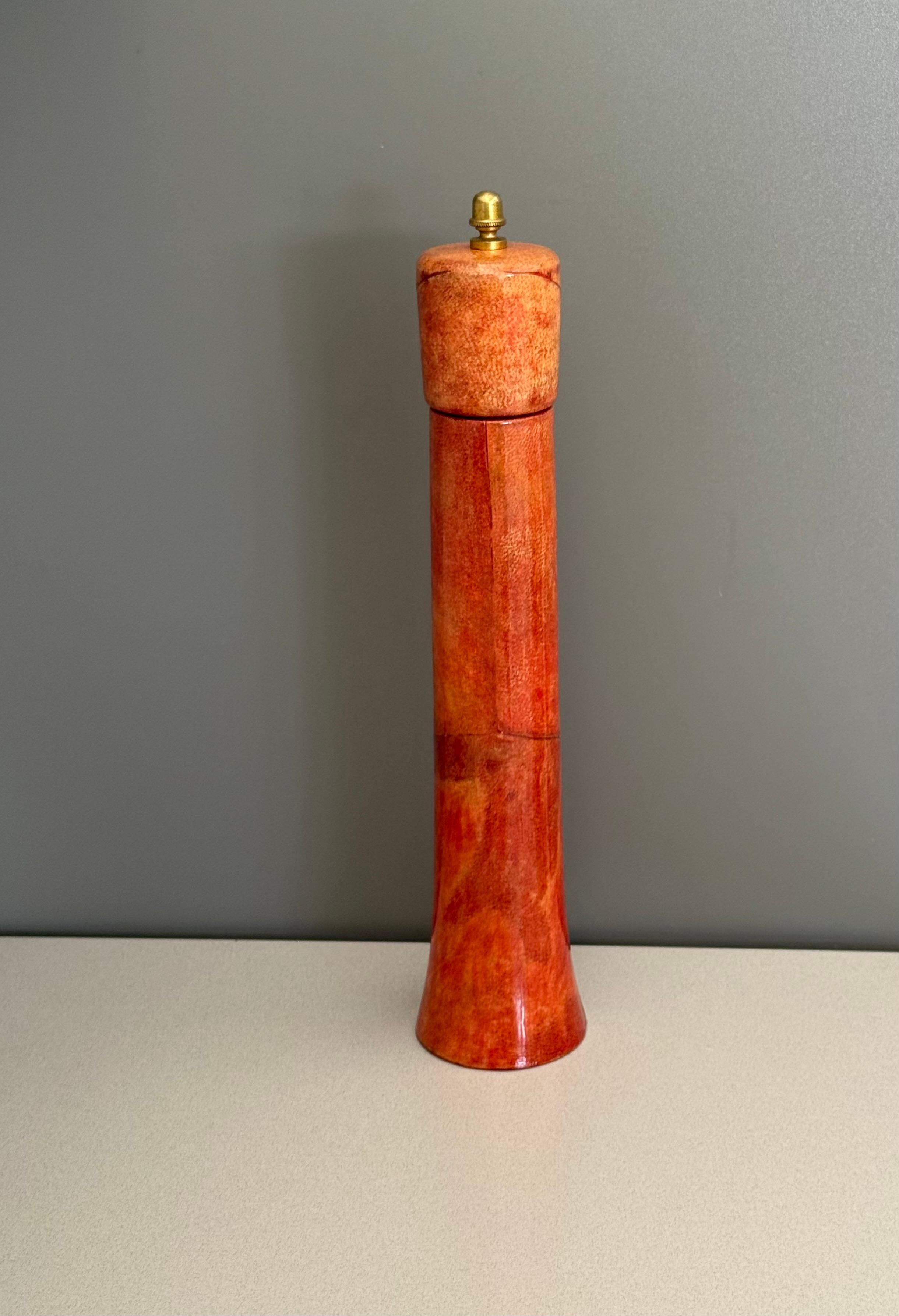 Italian Red Goatskin Parchment Pepper Mill by Aldo Tura In Excellent Condition For Sale In Palm Springs, CA