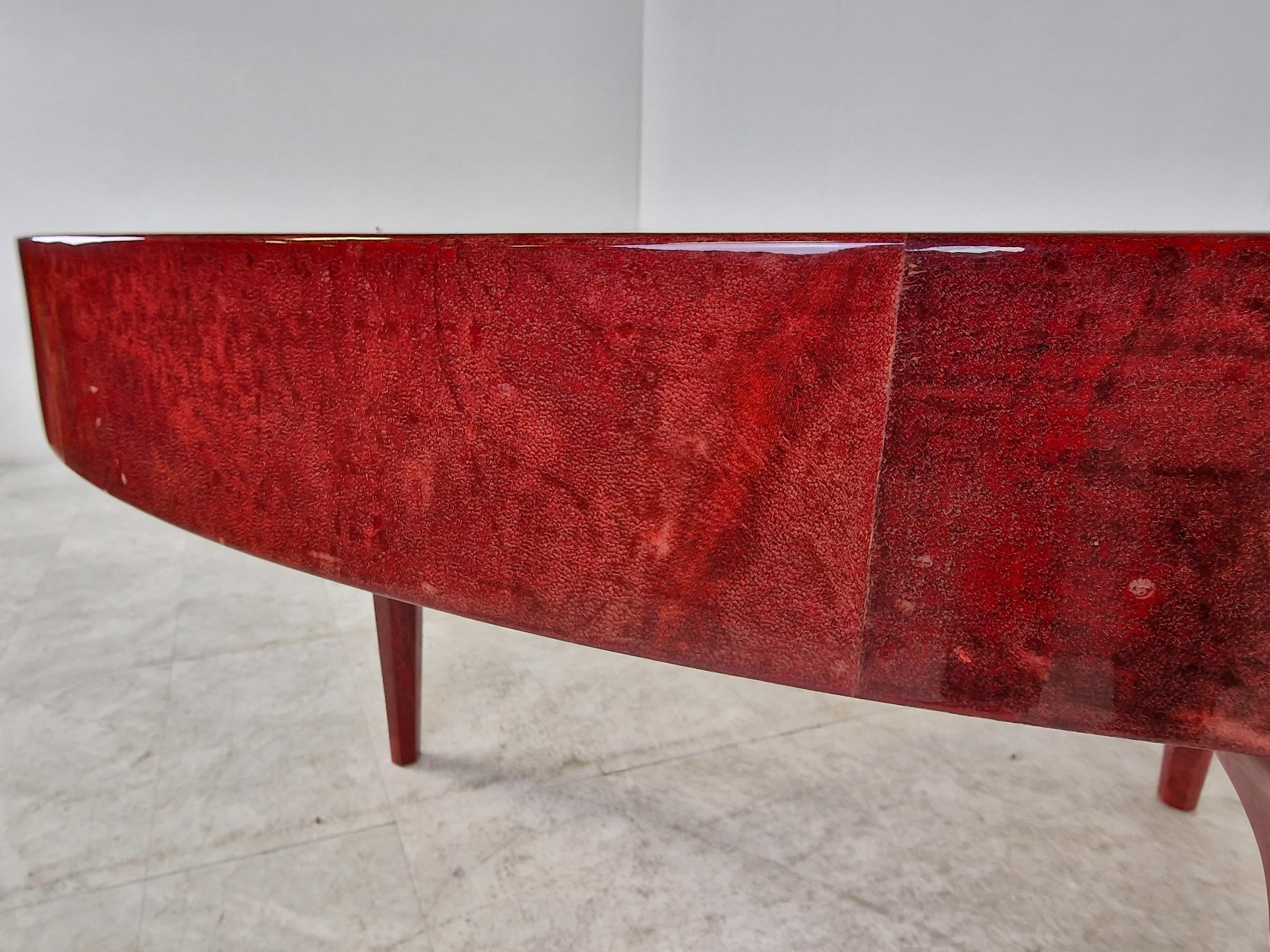 Table de salle à manger italienne en peau de chèvre et parchemin laquée rouge par Aldo Tura, années 1960  en vente 5
