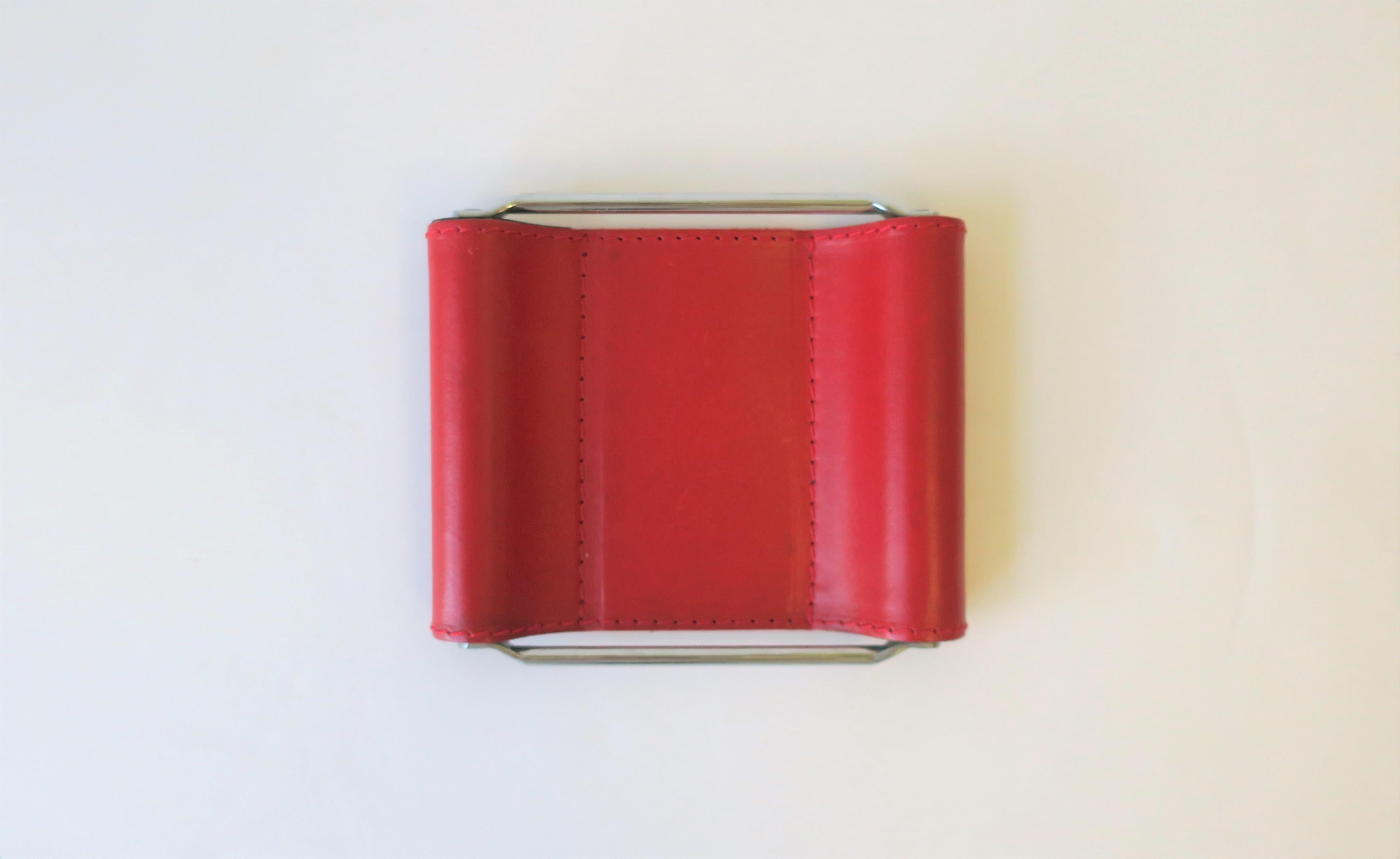 An Italian red leather jewelry dish vide-poche (catch-all) or desk vessel in the Minimalist or modern style, made in Italy as marked. Beautifully made/craftsmanship and quality materials. A great piece for a desk, nightstand, vanity, dressing, or