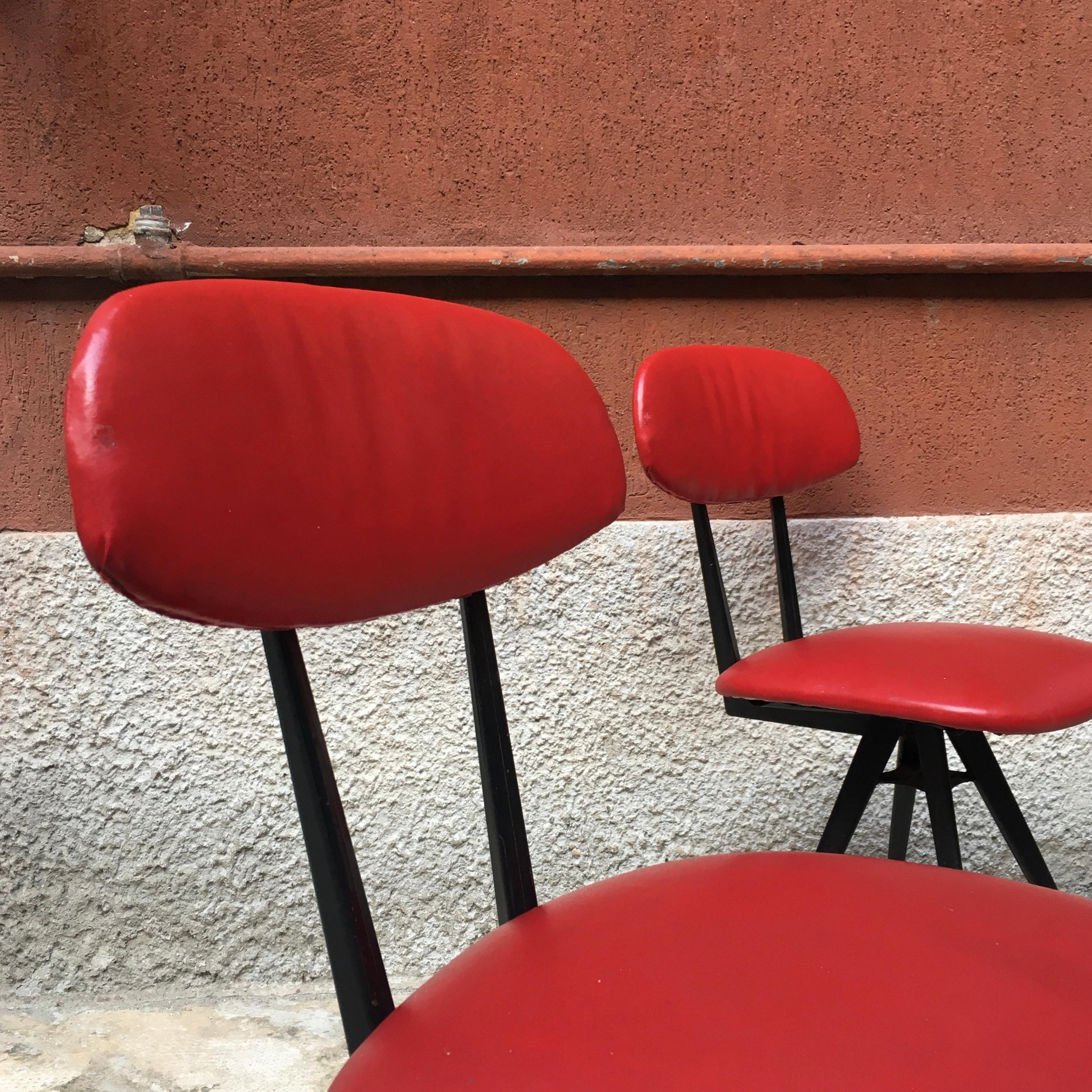 Italian Red Leatherette and Metal Legs Chairs, 1960s (Mitte des 20. Jahrhunderts)
