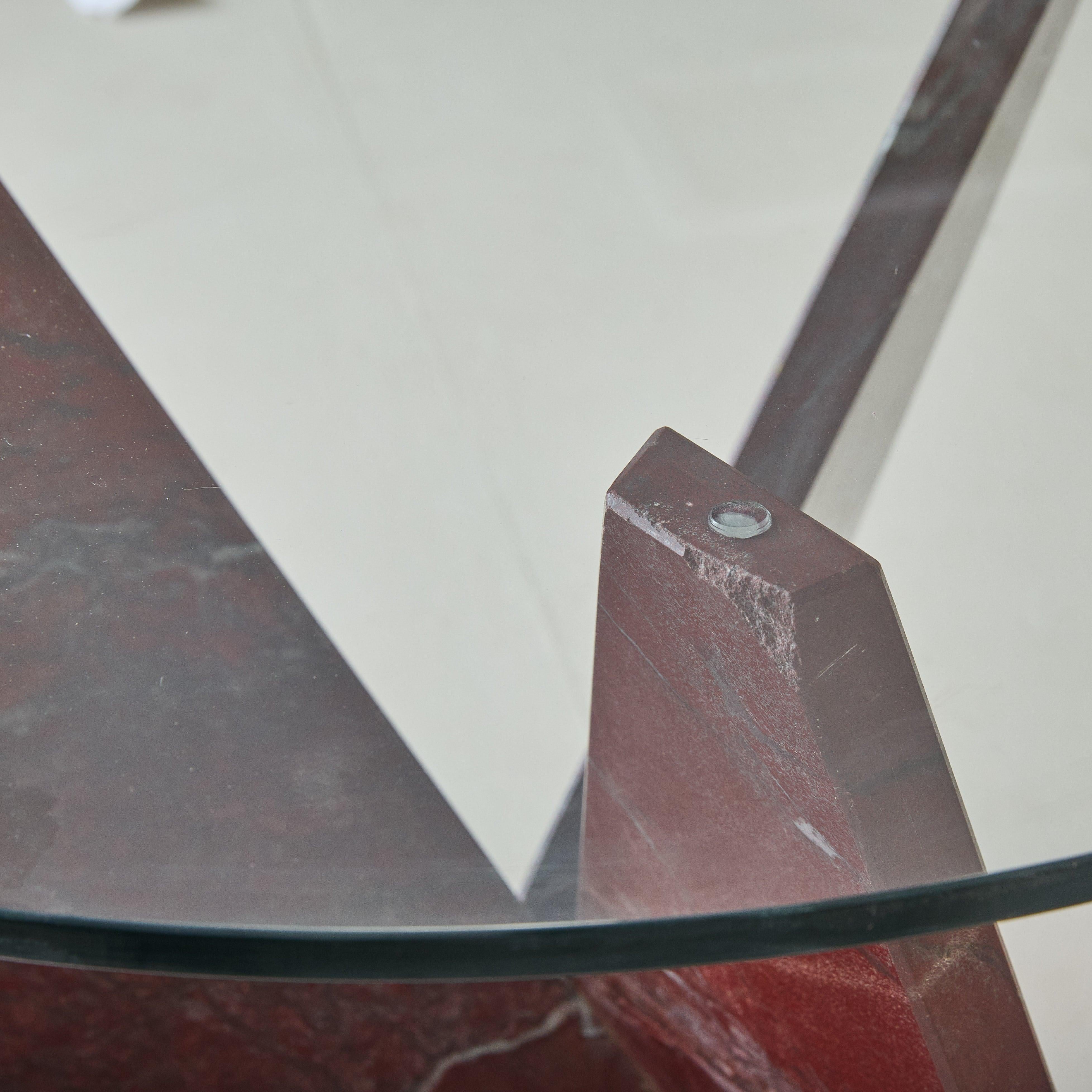Fin du 20e siècle Italian Red Marble Base Side or Center Table with Round Glass Top, 1970s en vente