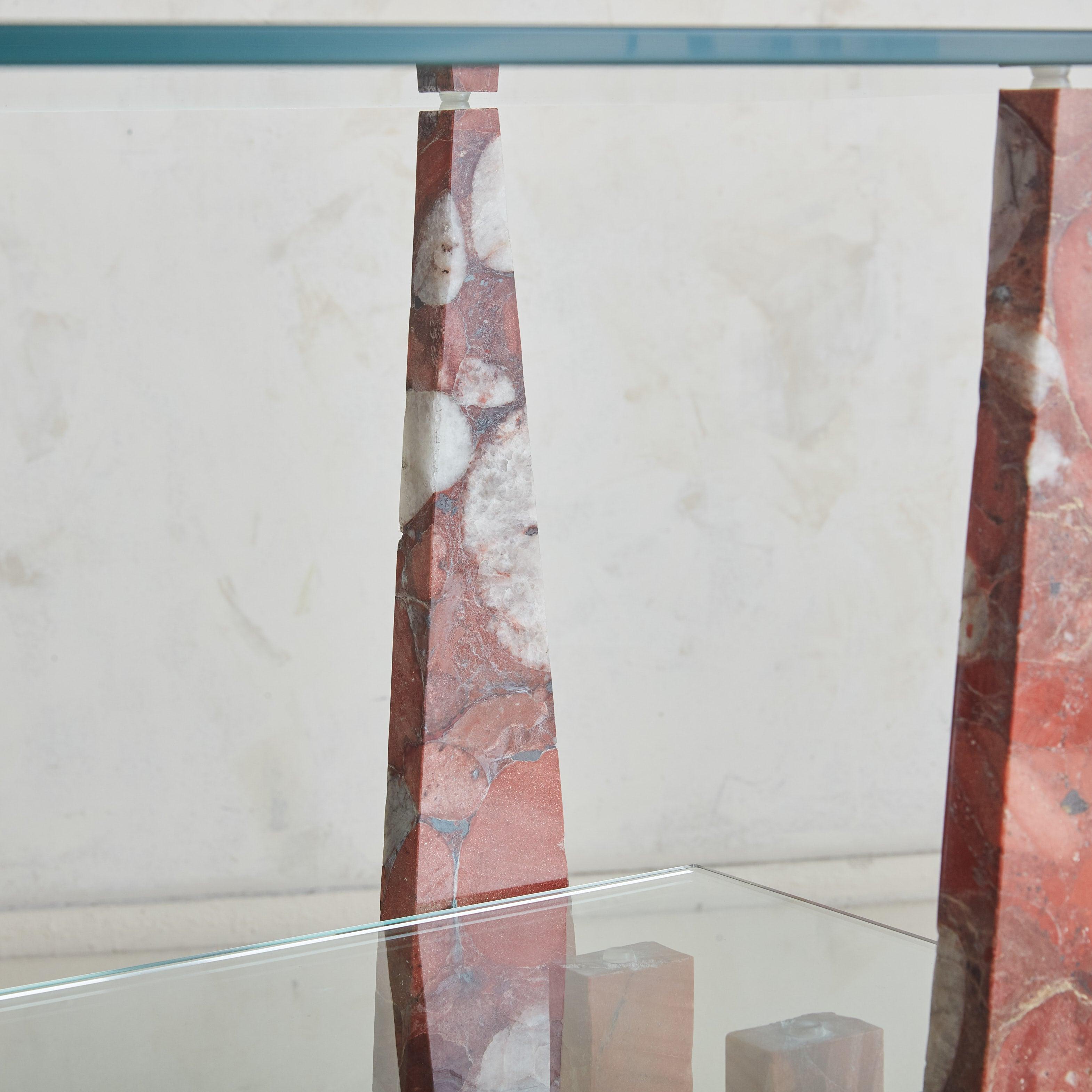 Console italienne en marbre rouge et verre, 1970 Excellent état - En vente à Chicago, IL