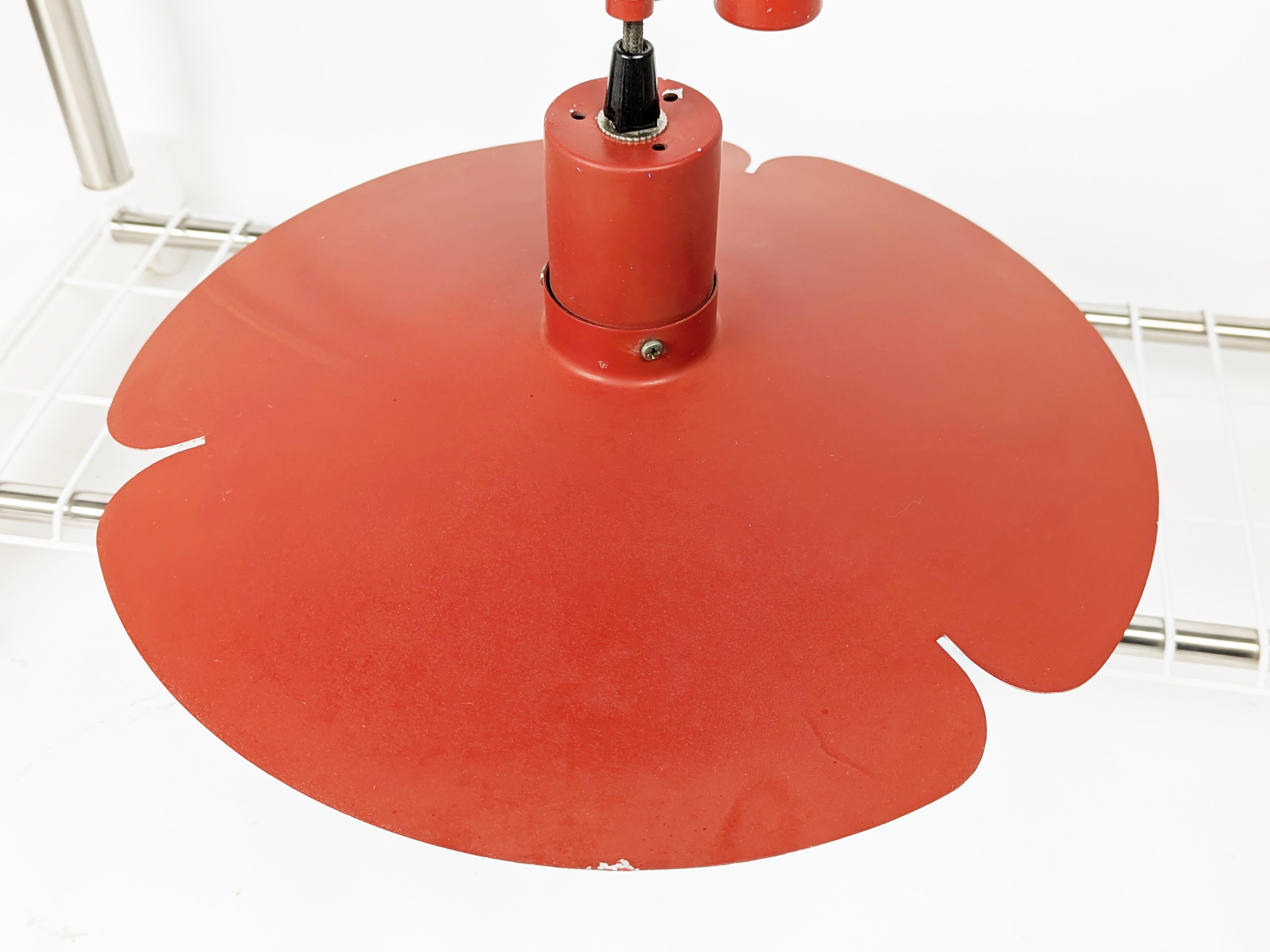 Lampada a sospensione a contrappeso in metallo rosso italiana attribuita a Stilnovo, anni '60 in vendita 4