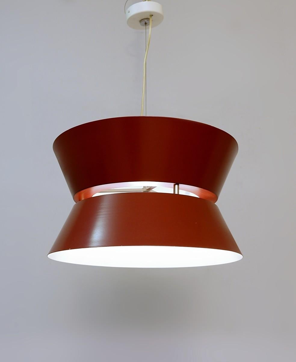 Italienische italienische Pendelleuchte aus rotem Metall, 1960er Jahre im Zustand „Relativ gut“ im Angebot in Brussels, BE