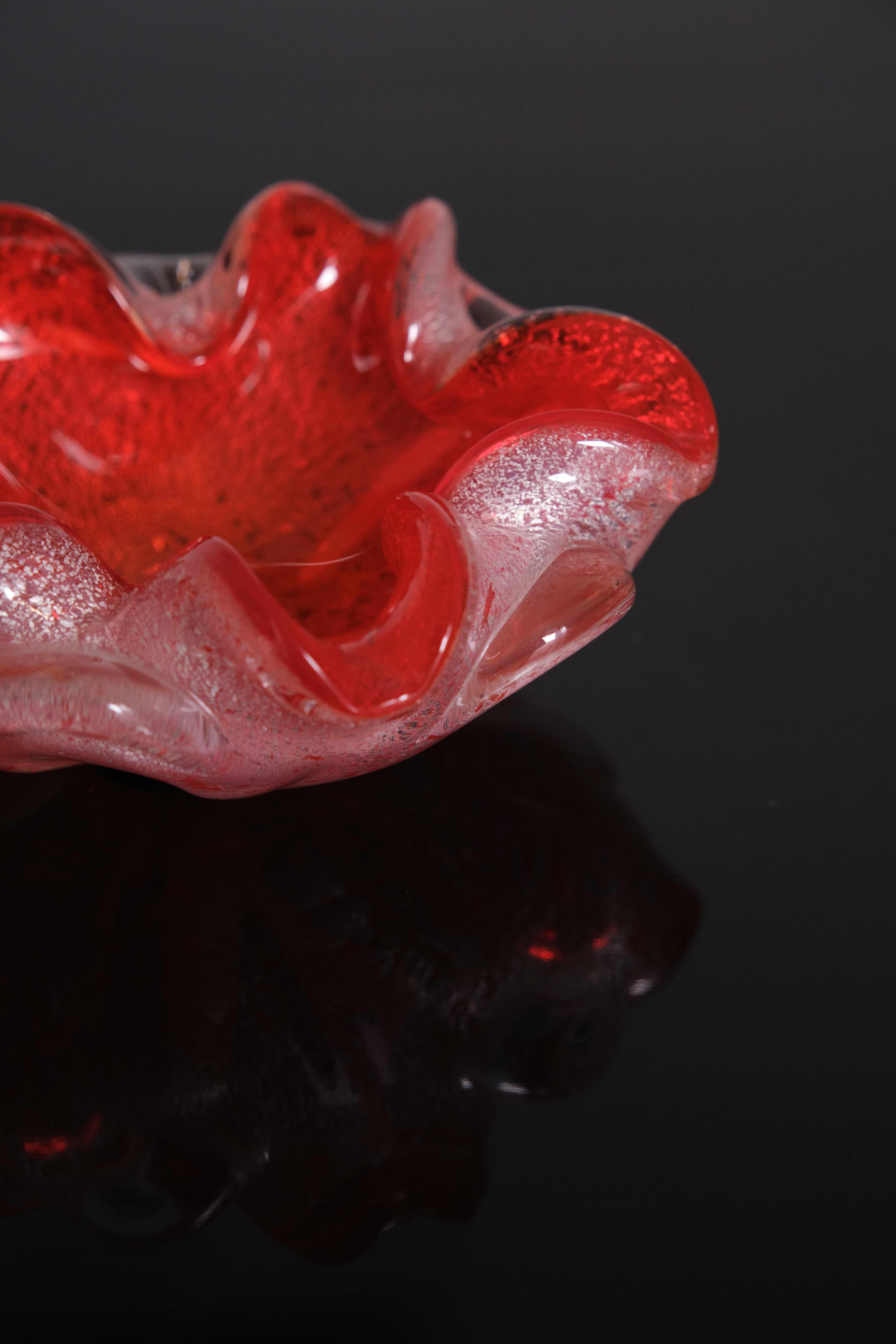 Cuenco italiano de cristal de Murano rojo, Italia, años 50 Art Decó en venta