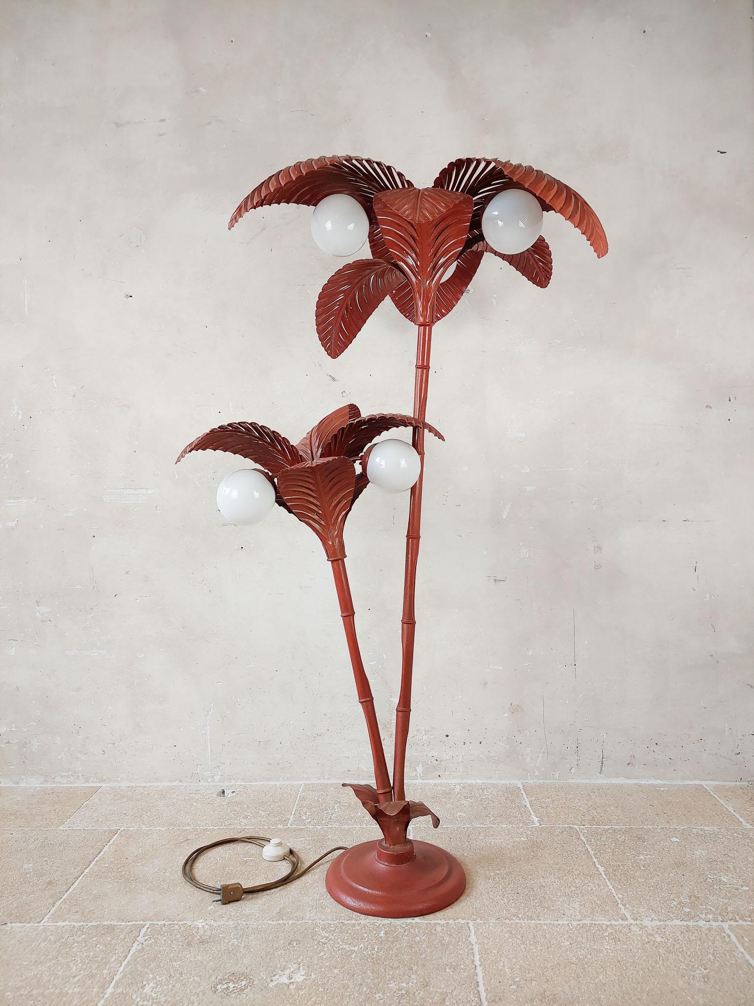 Red palm tree floor lamp by Sergio Terzani 1970s Florence, Italy.
Made of red lacquered metal with two trunks, each with six palm leaves and 3 light points under opaline glass spheres.
This very decorative vintage lamp would fit in different