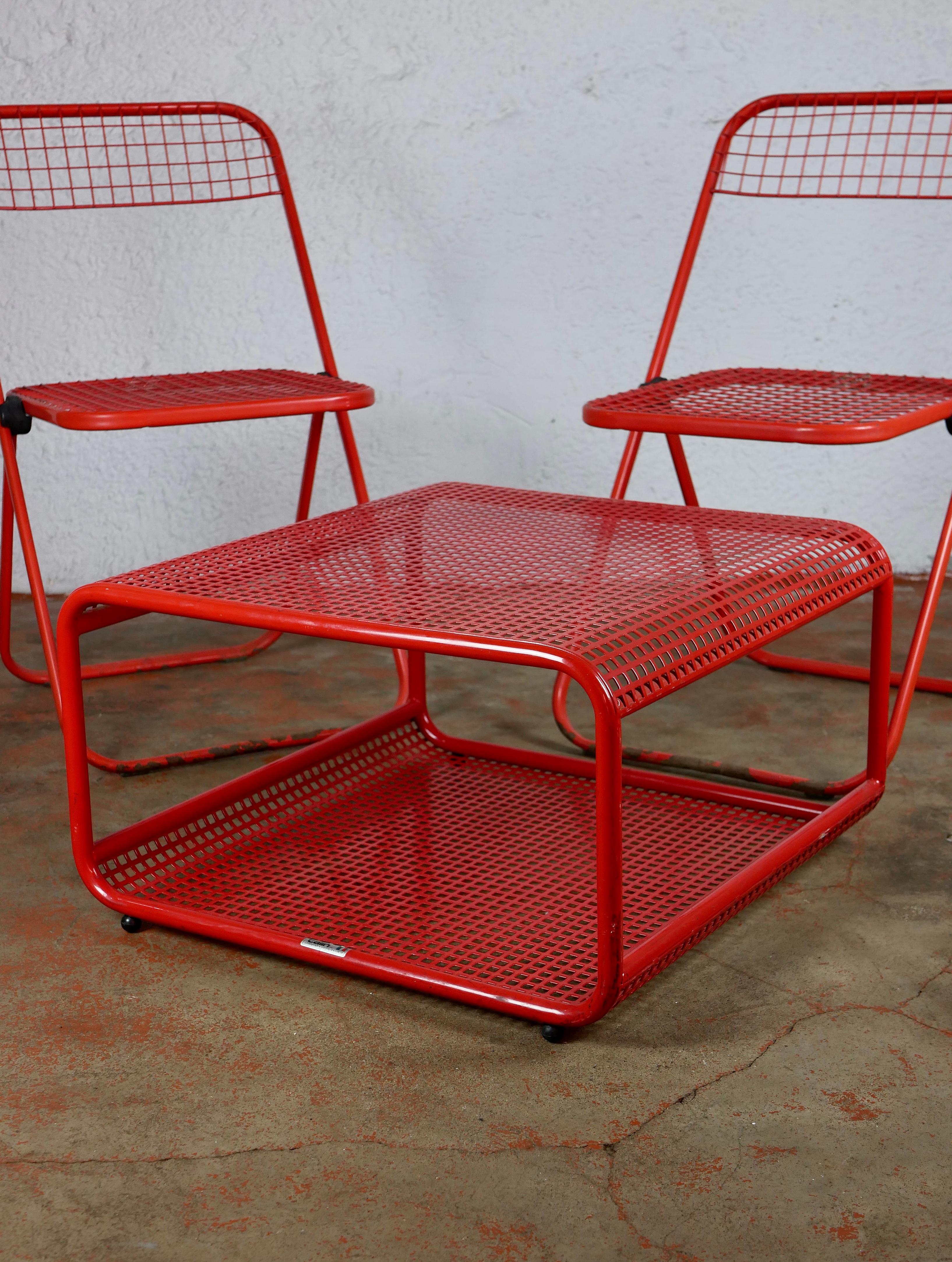 Italian Red Perforated Metal Coffee Table by Talin, 1980s In Good Condition In Lyon, FR