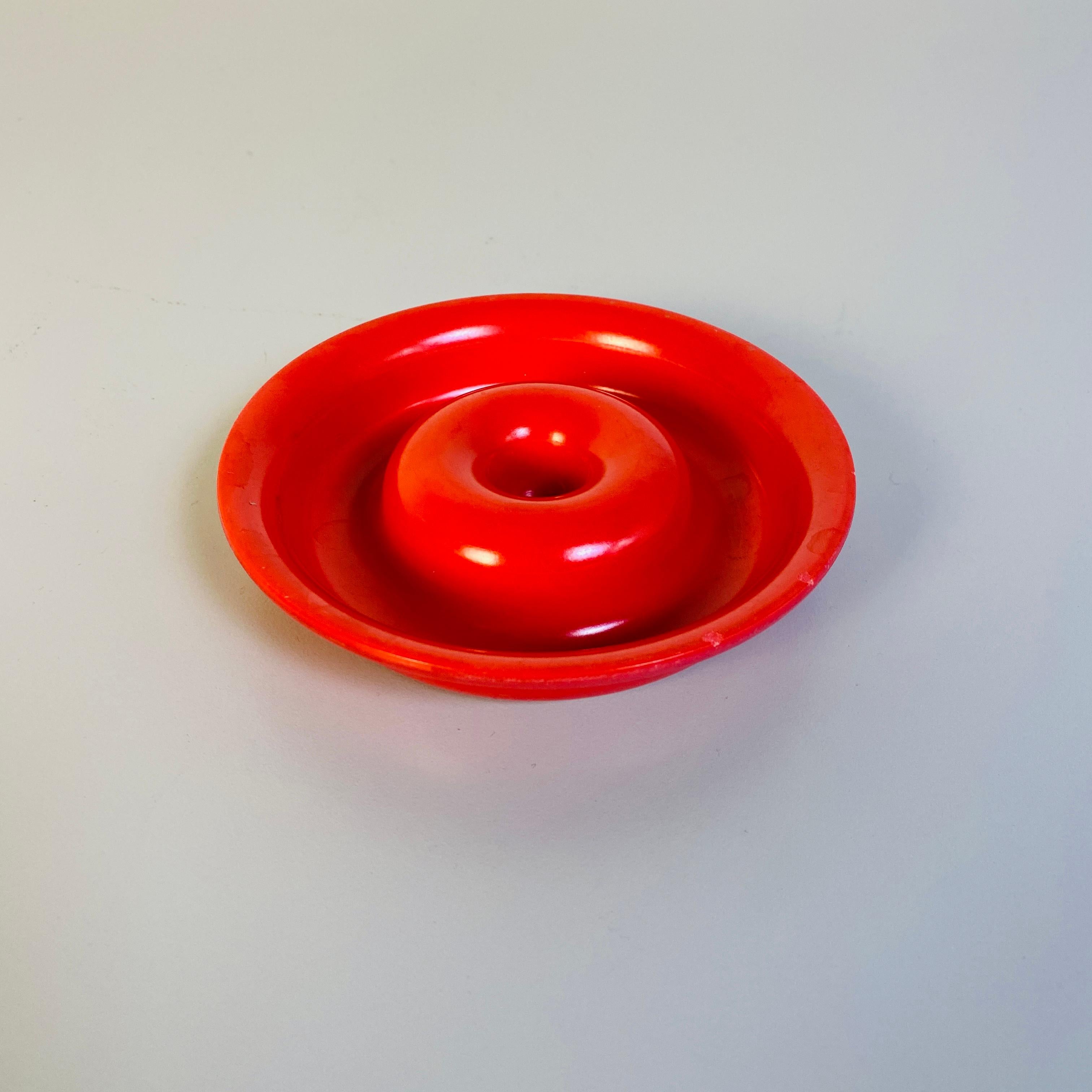 Italian Red Plastic Ashtray Mod 4632 \ 4636 by Isao Hosoe for Kartell, 1971 In Good Condition In MIlano, IT