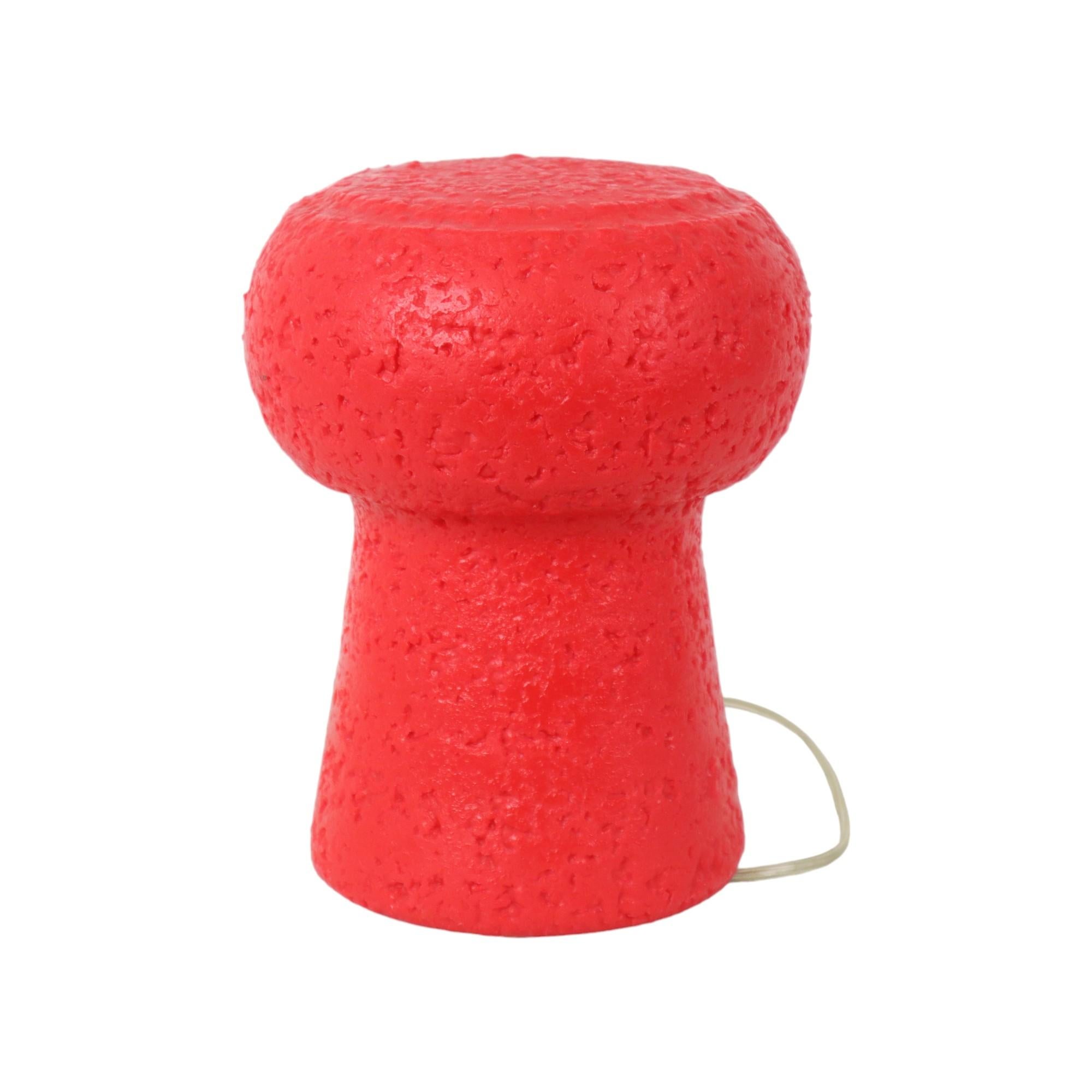 Italienische rote Tischlampe im Pop-Art-Design, Petit Bouchon, Pierfrancesco Arnone im Angebot 1