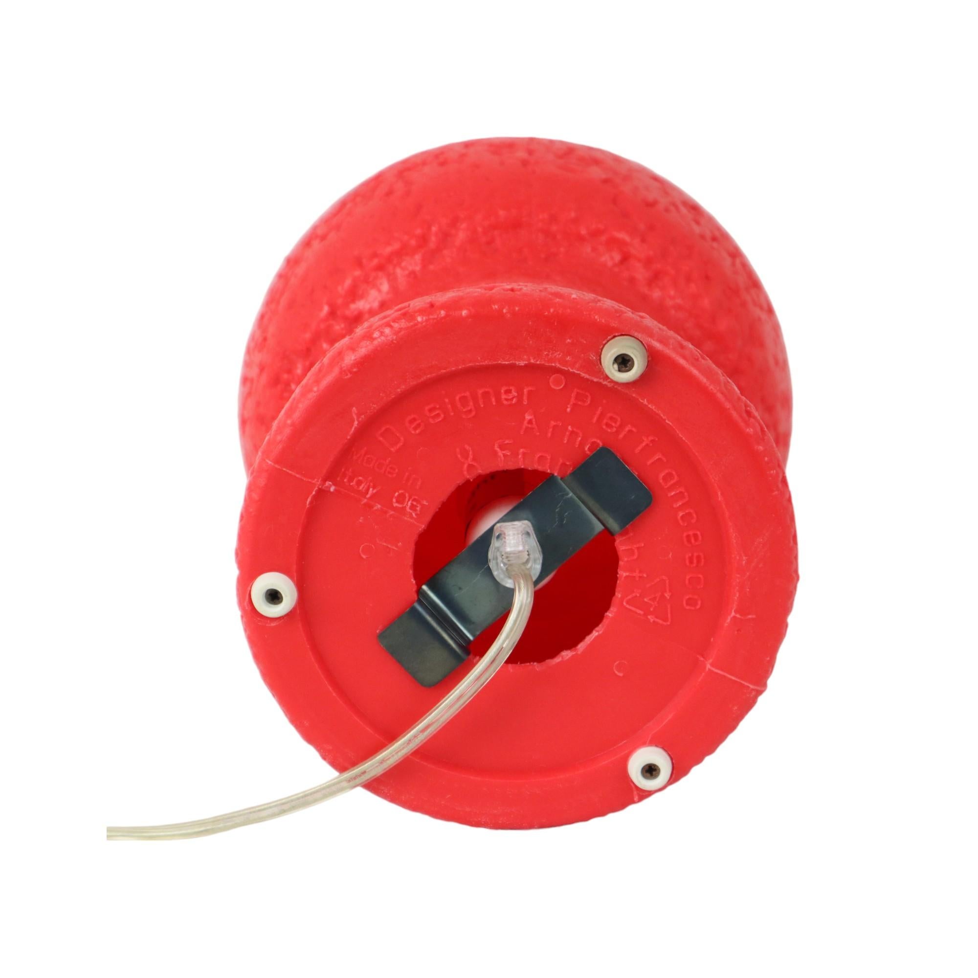 Italienische rote Tischlampe im Pop-Art-Design, Petit Bouchon, Pierfrancesco Arnone im Angebot 3