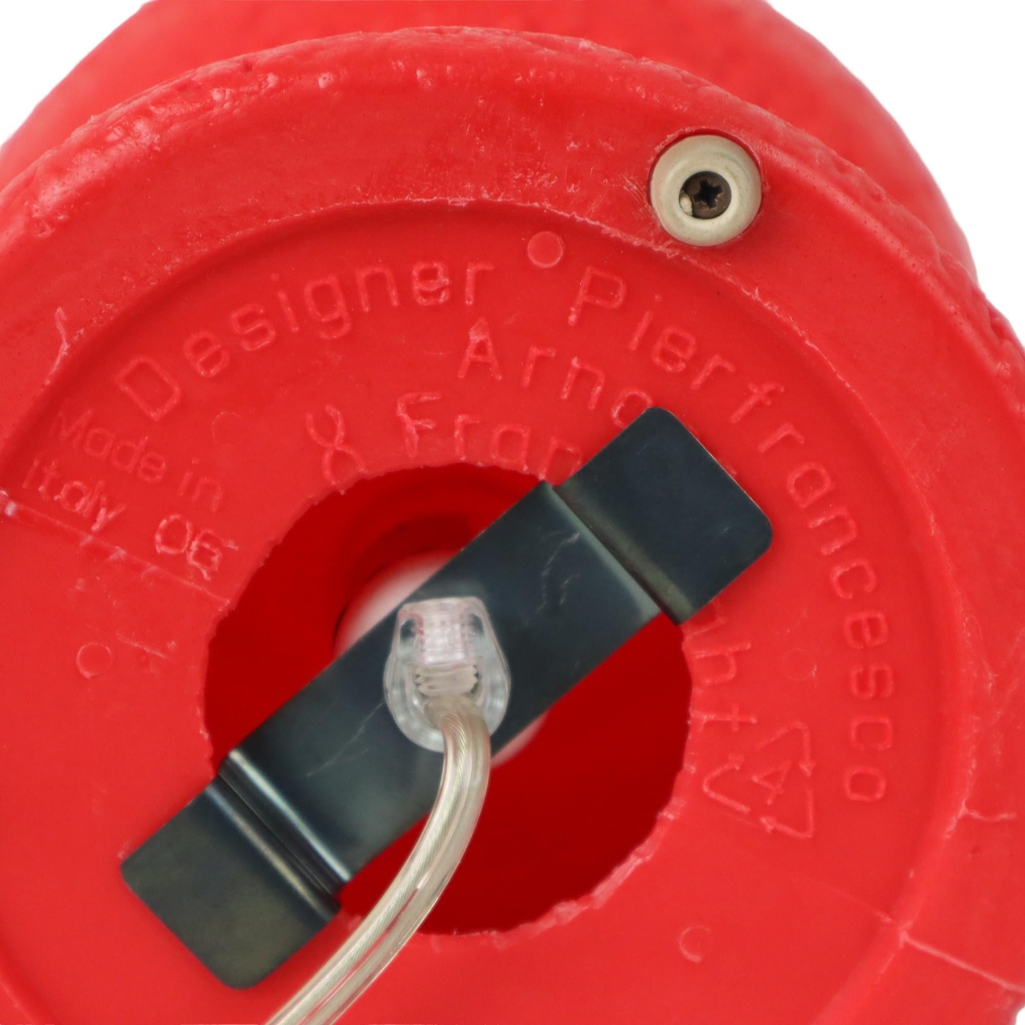 Italienische rote Tischlampe im Pop-Art-Design, Petit Bouchon, Pierfrancesco Arnone im Angebot 4