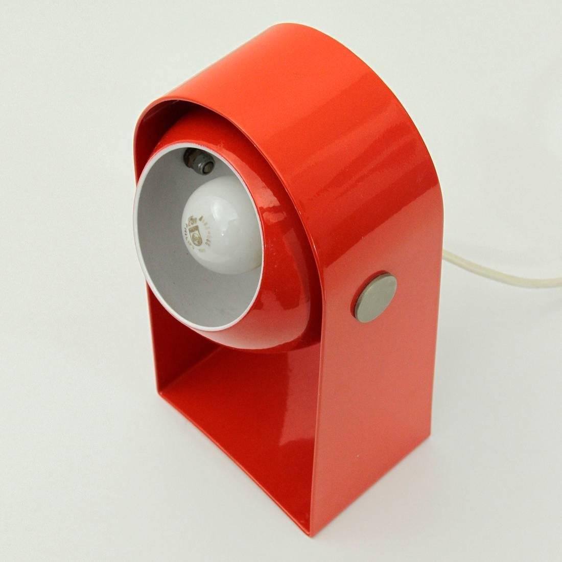 Italian Red Table Lamp, 1960s In Good Condition For Sale In Savona, IT