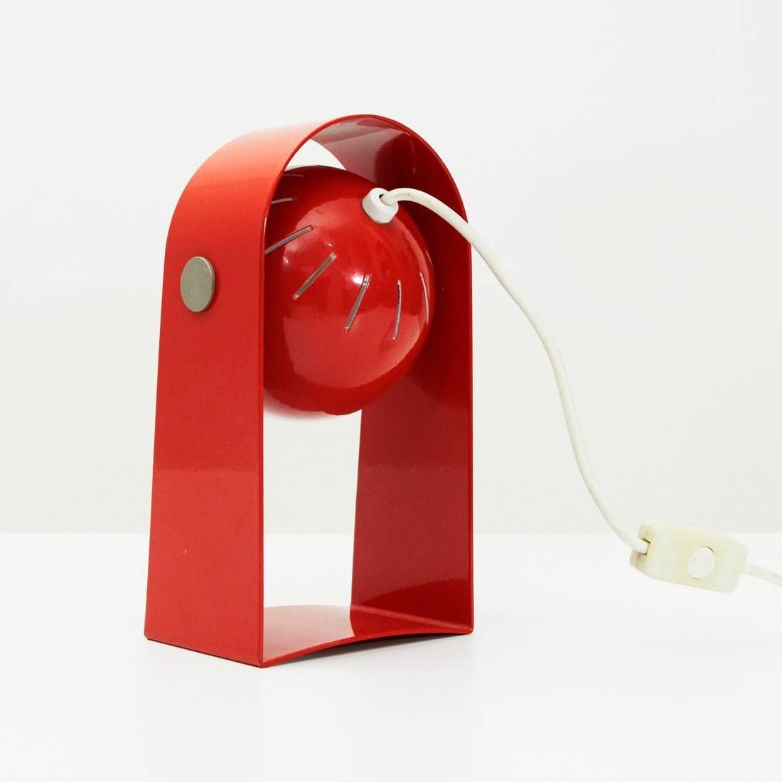 Mid-20th Century Italian Red Table Lamp, 1960s For Sale