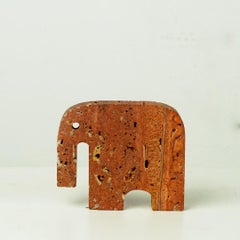 Italienische Elefantenskulptur aus rotem Travertin von Enzo Mari für Fratelli Manelli