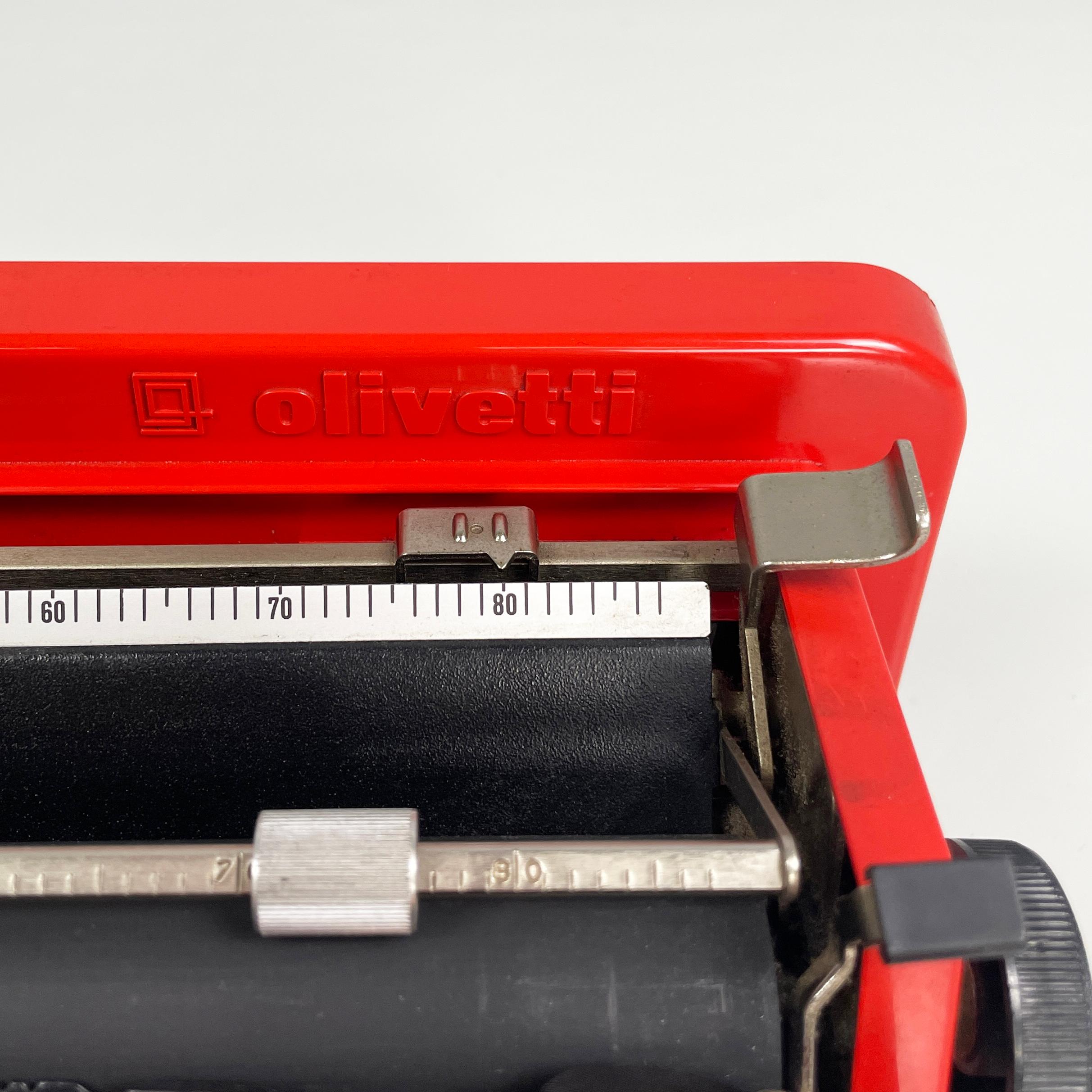 Italienische rote Schreibmaschine Valentine von Ettore Sottsass Perry King Olivetti, 1970er Jahre im Angebot 6