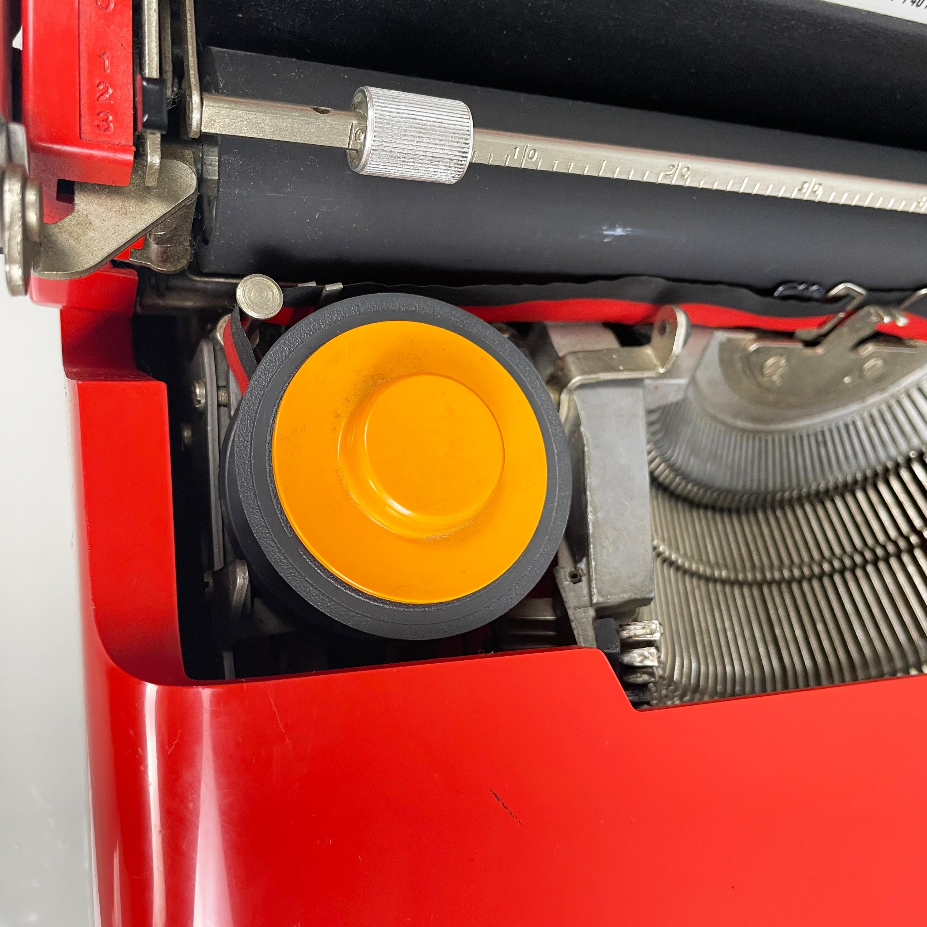 Italienische rote Schreibmaschine Valentine von Ettore Sottsass Perry King Olivetti, 1970er Jahre im Angebot 8