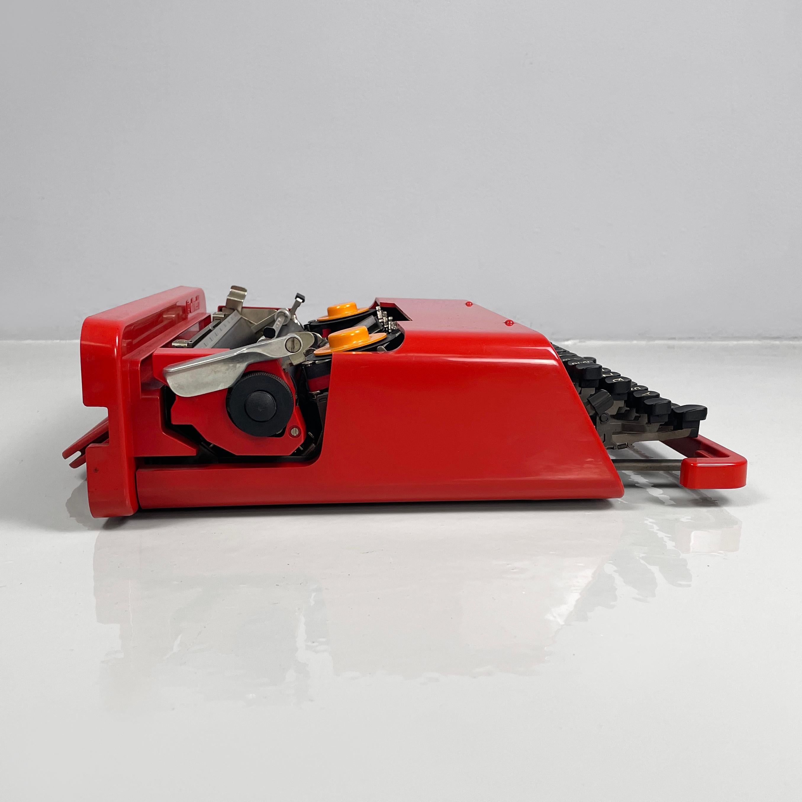 Italienische rote Schreibmaschine Valentine von Ettore Sottsass Perry King Olivetti, 1970er Jahre (Moderne) im Angebot