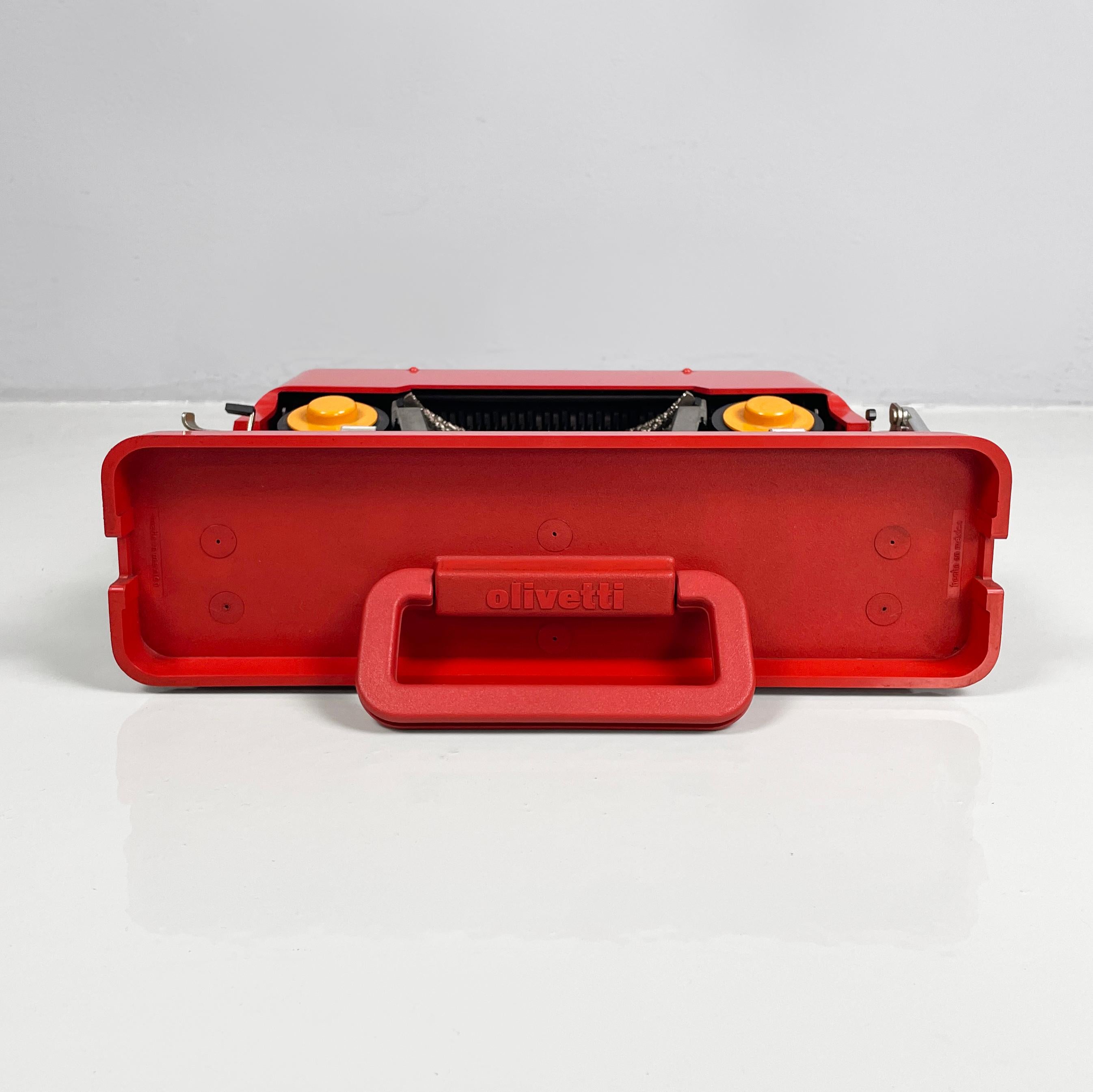 Italienische rote Schreibmaschine Valentine von Ettore Sottsass Perry King Olivetti, 1970er Jahre im Zustand „Gut“ im Angebot in MIlano, IT