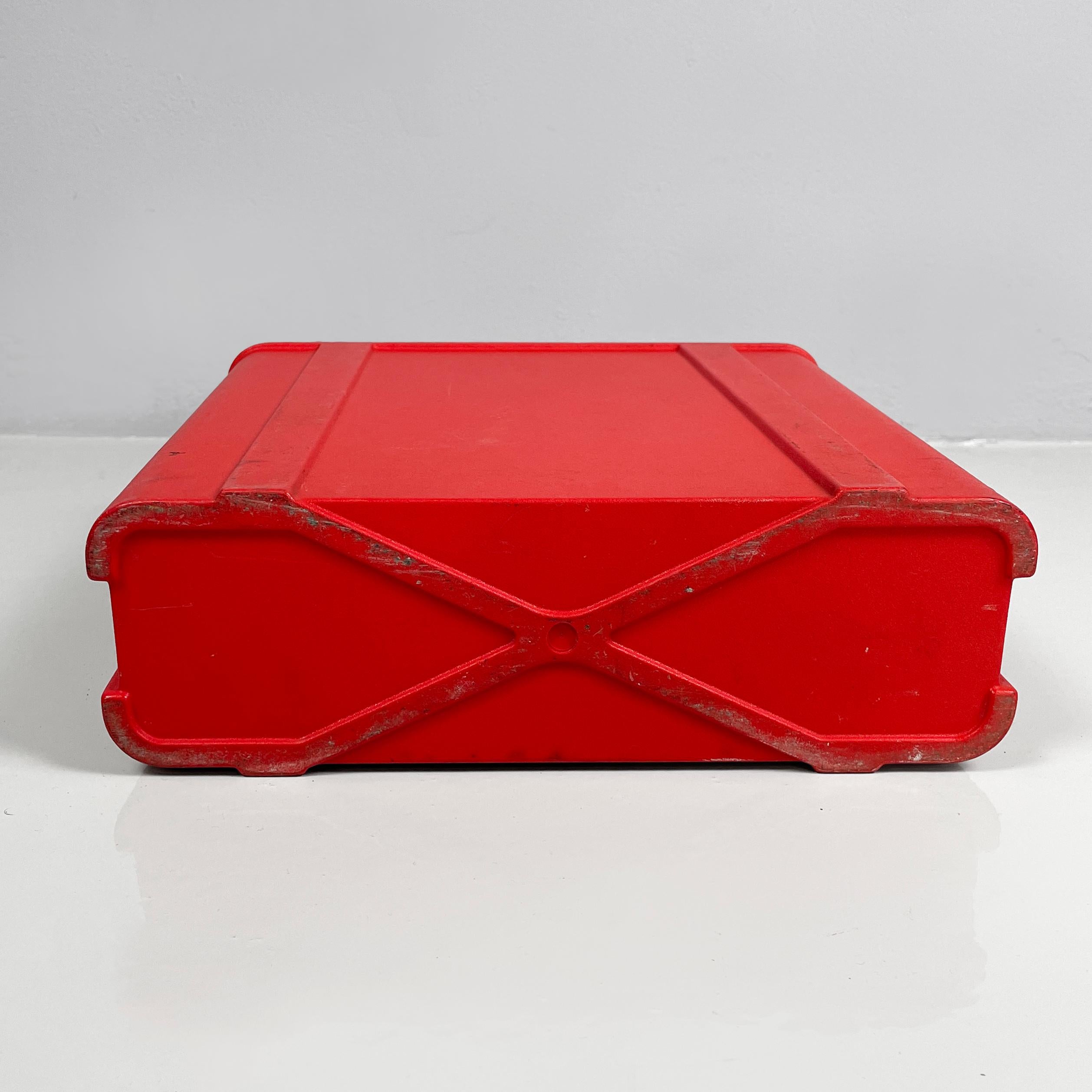 Italienische rote Schreibmaschine Valentine von Ettore Sottsass Perry King Olivetti, 1970er Jahre im Angebot 1