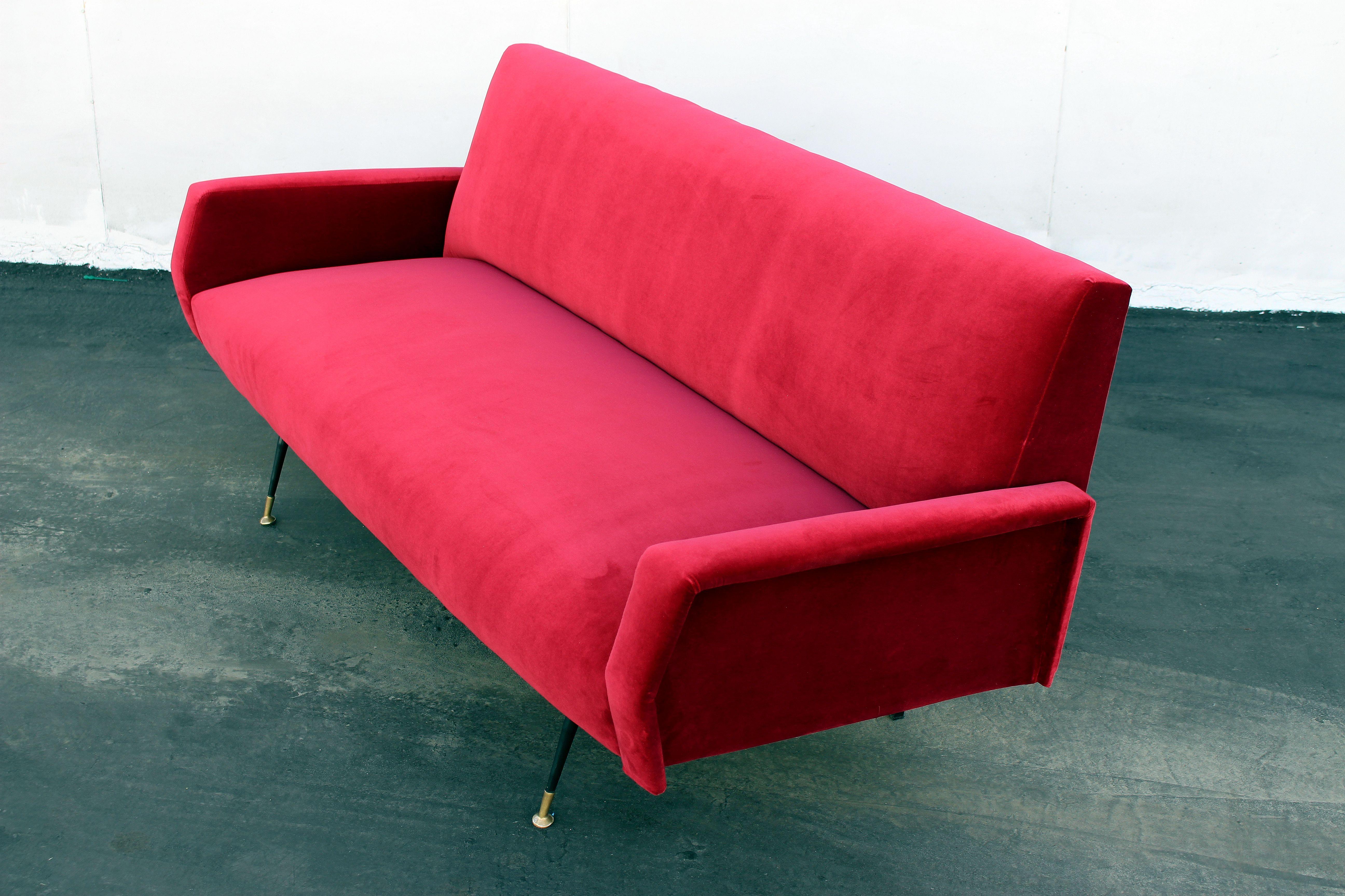 1950s Italian red velvet sofa. Re-upholstered in velvet, original hard wood base with the metal and brass legs.
Shipping to US continental in home delivery $500
        