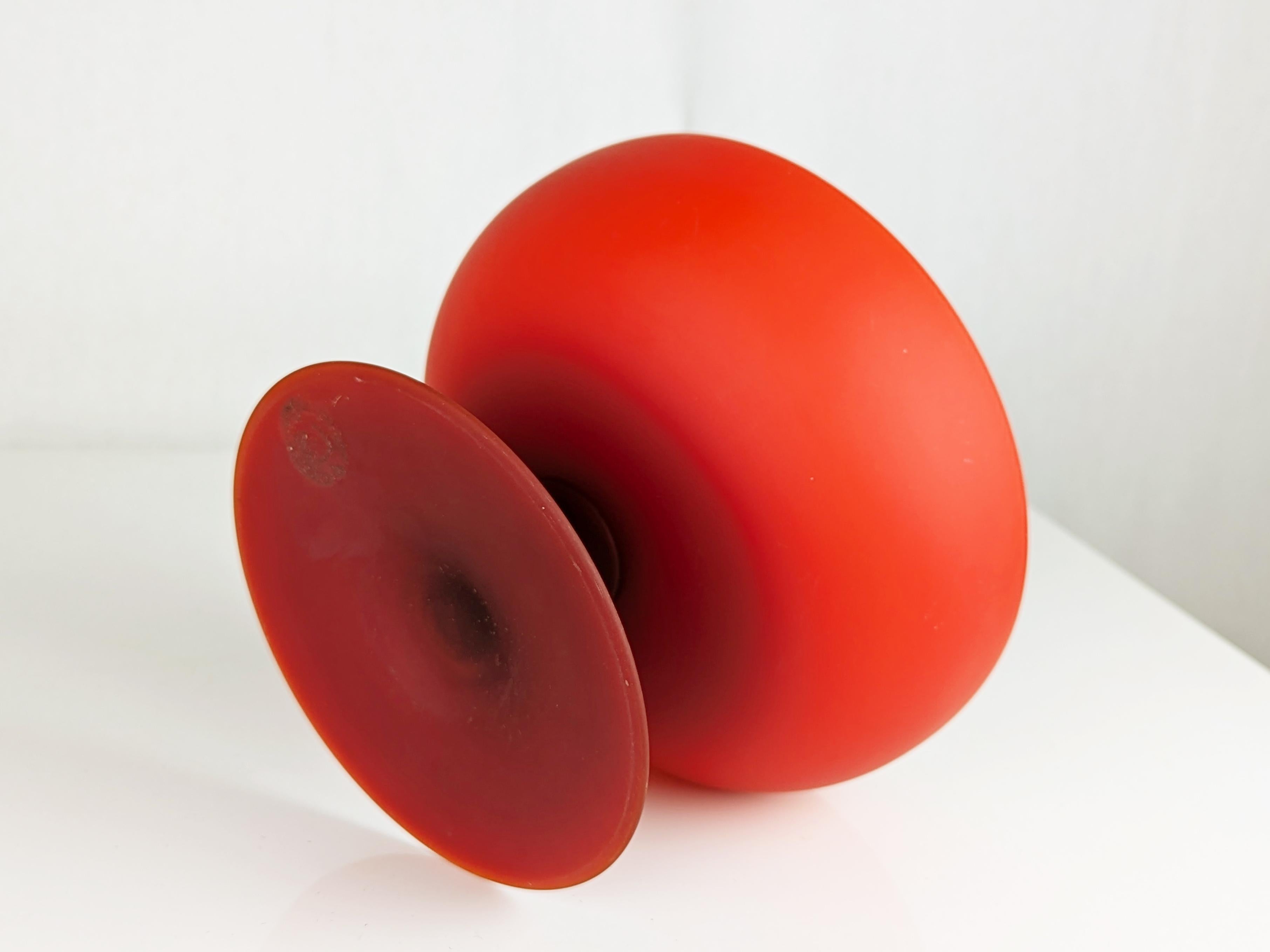 Cuenco italiano de cristal incamiciato de Murano rojo y blanco de Carlo Moretti, 1959 en venta 2