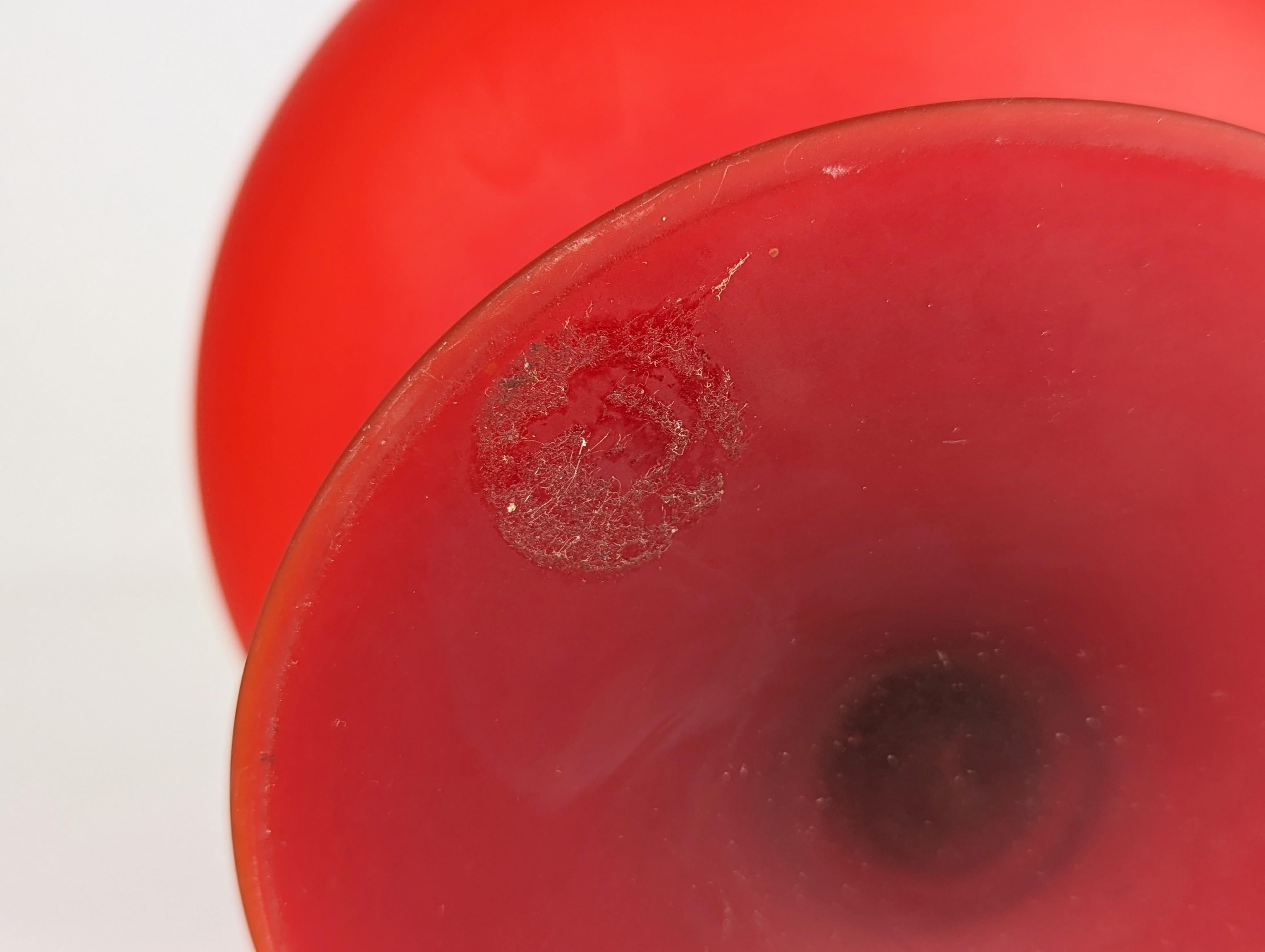Cuenco italiano de cristal incamiciato de Murano rojo y blanco de Carlo Moretti, 1959 en venta 4