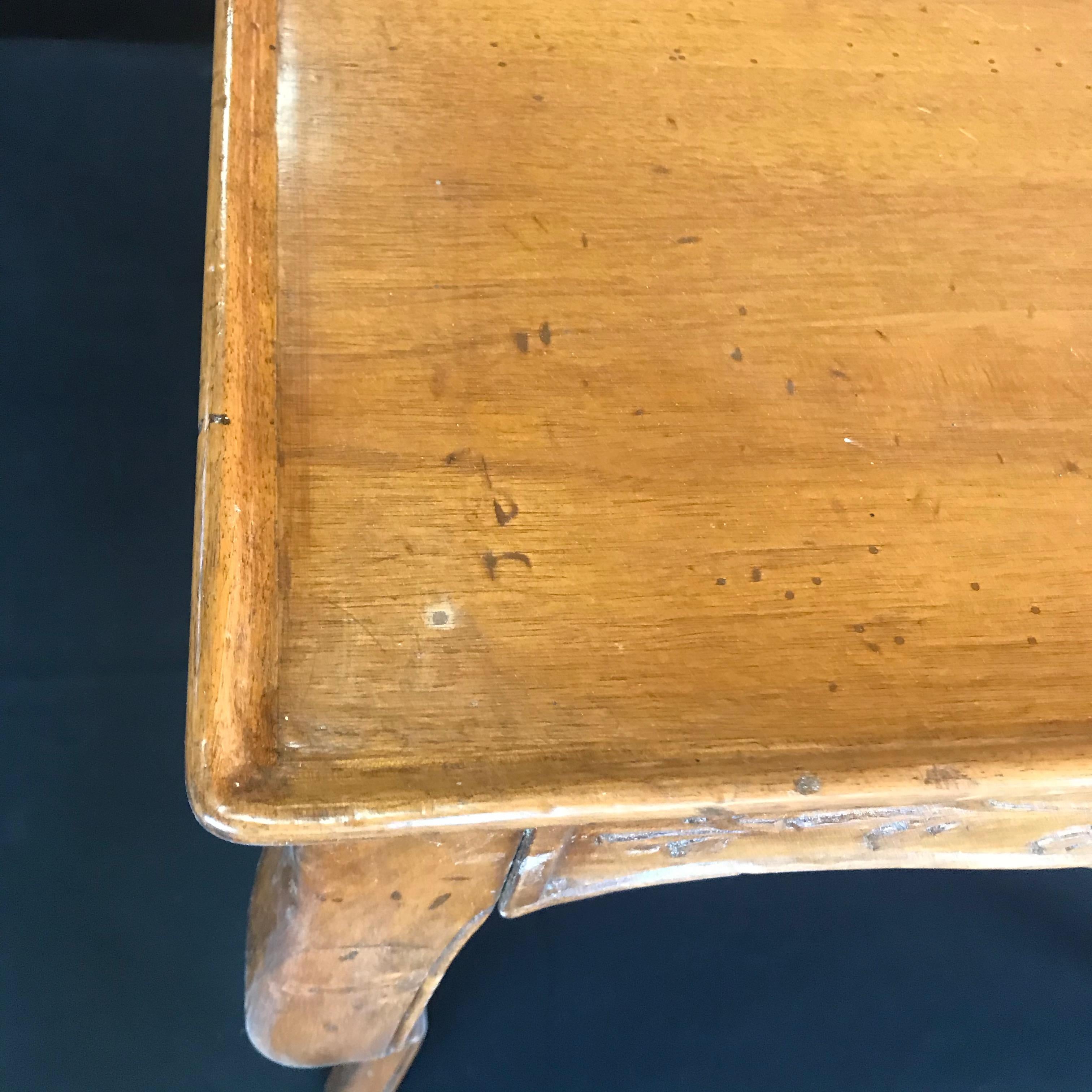 Italian Régence or Louis XV Style Walnut Side Table 7