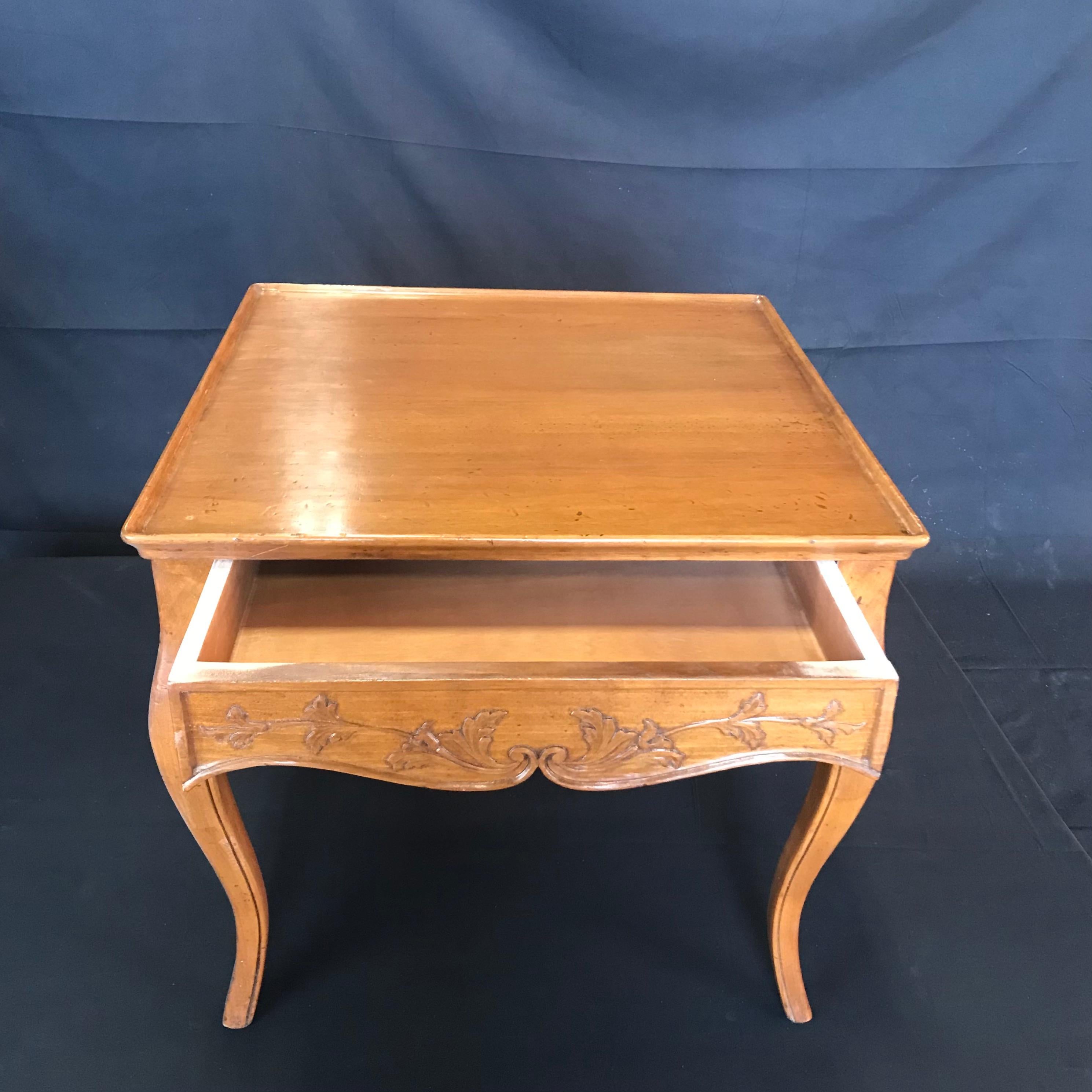 Italian Régence or Louis XV Style Walnut Side Table 1