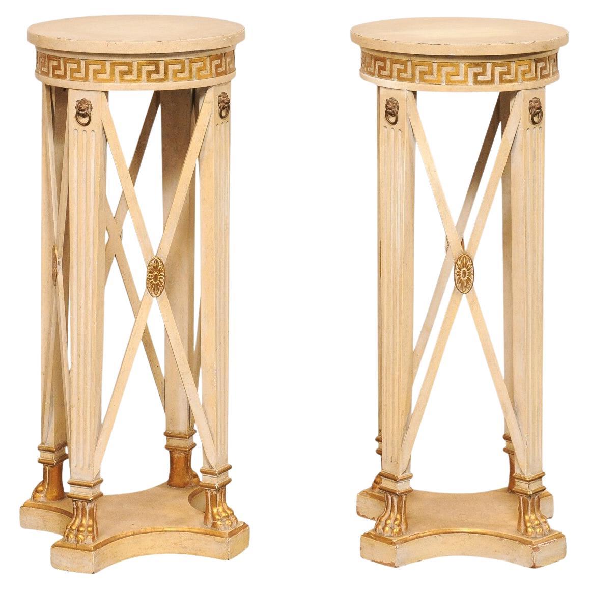 Mesas de pedestal de 3 pies de alto de la Regencia Italiana con detalles en clave griega, mediados del siglo XX