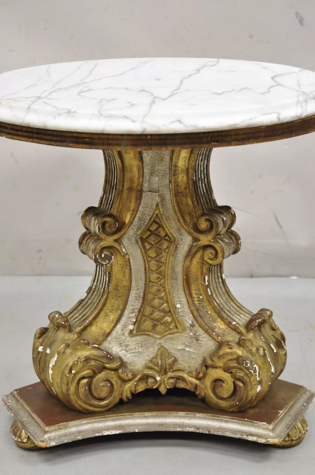Regency Table d'appoint à piédestal en bois sculpté Florentine de style Régence italienne 18